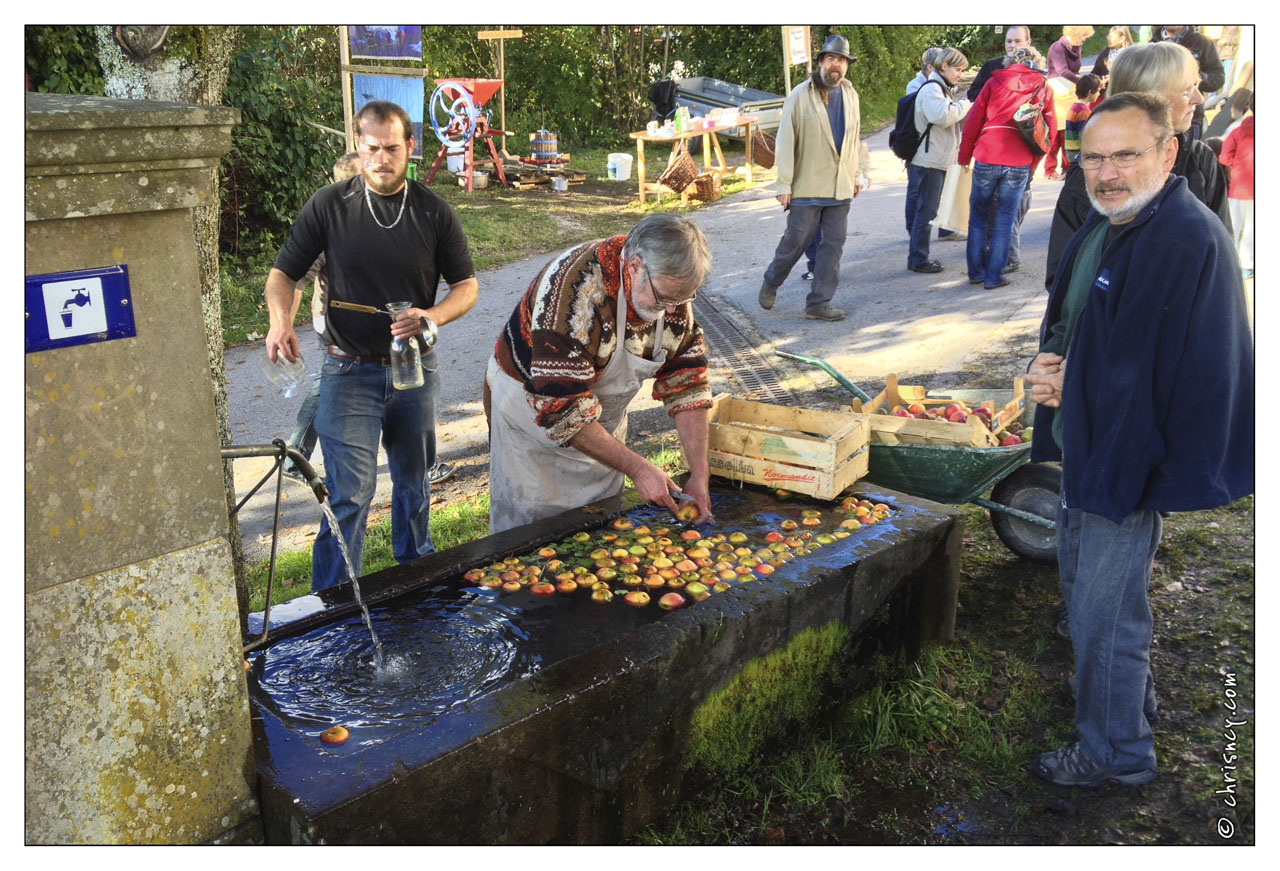 20131013-2313-Grande_Fosse_fete_pomme.jpg