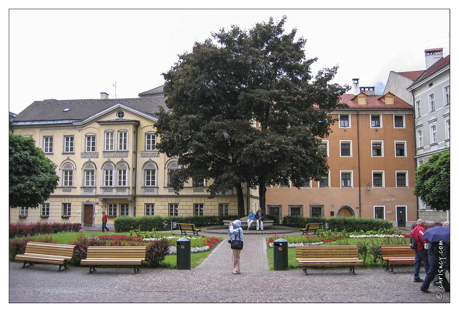 20050606-231_4064-Innsbruck_Domplaz.jpg