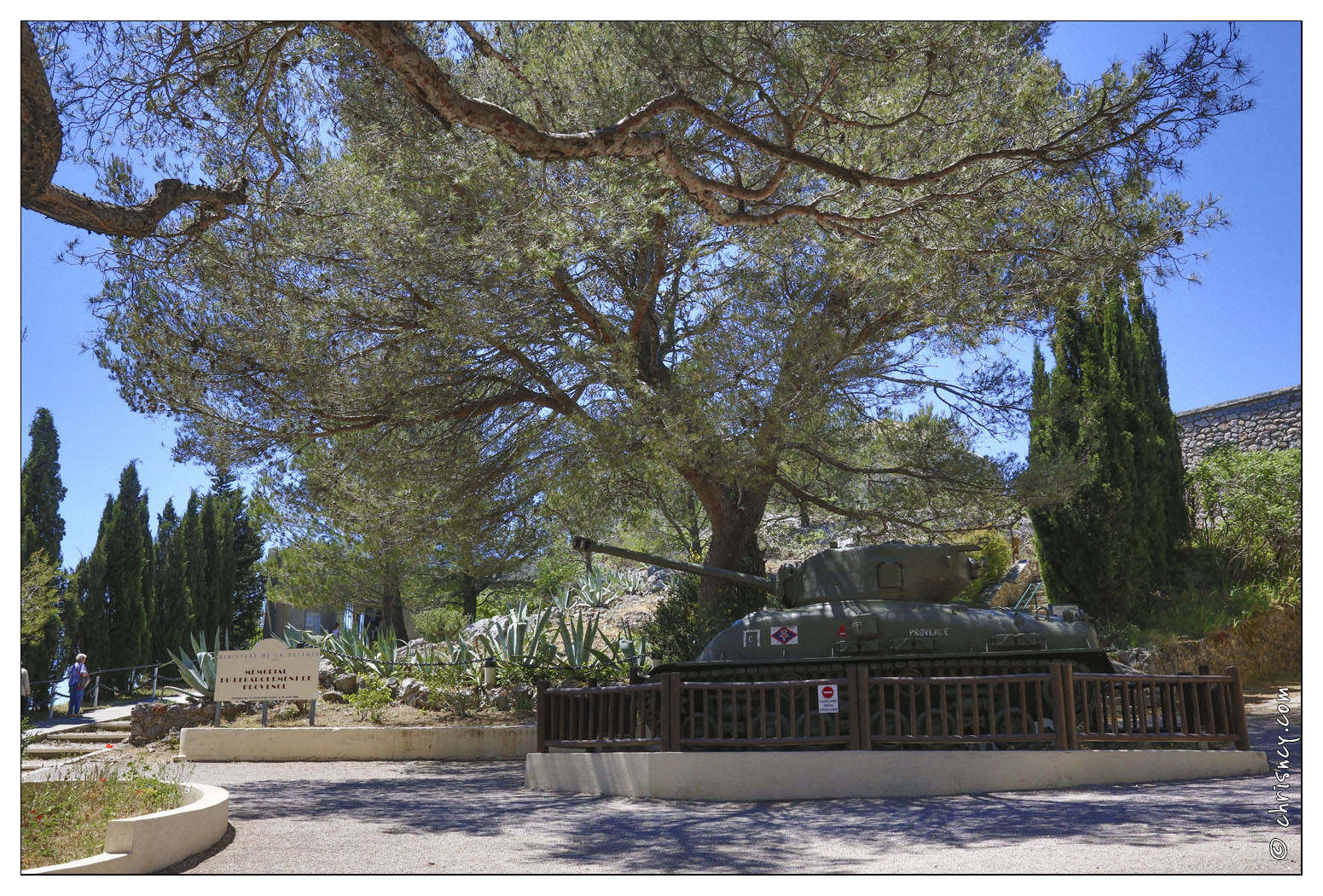 20140517-28_0761-Memorial_du_debarquement_de_Provence_Mont_Faron.jpg