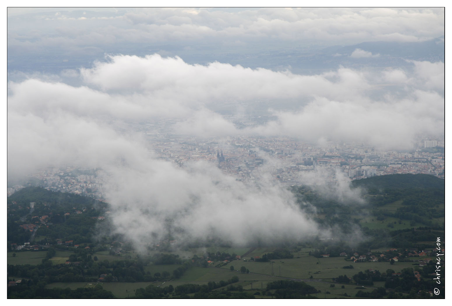 20070531-23_3353-vue_du_puy_de_dome_w.jpg