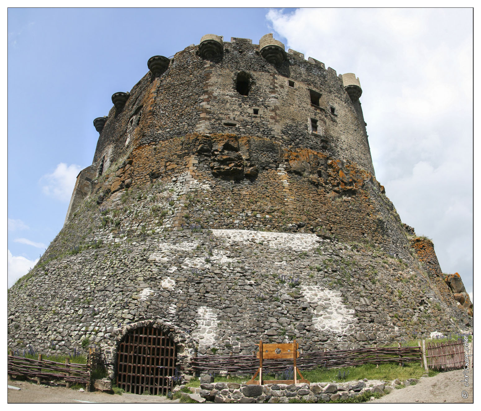 20070603-10_3918-Chateau_de_murol_pano_w.jpg