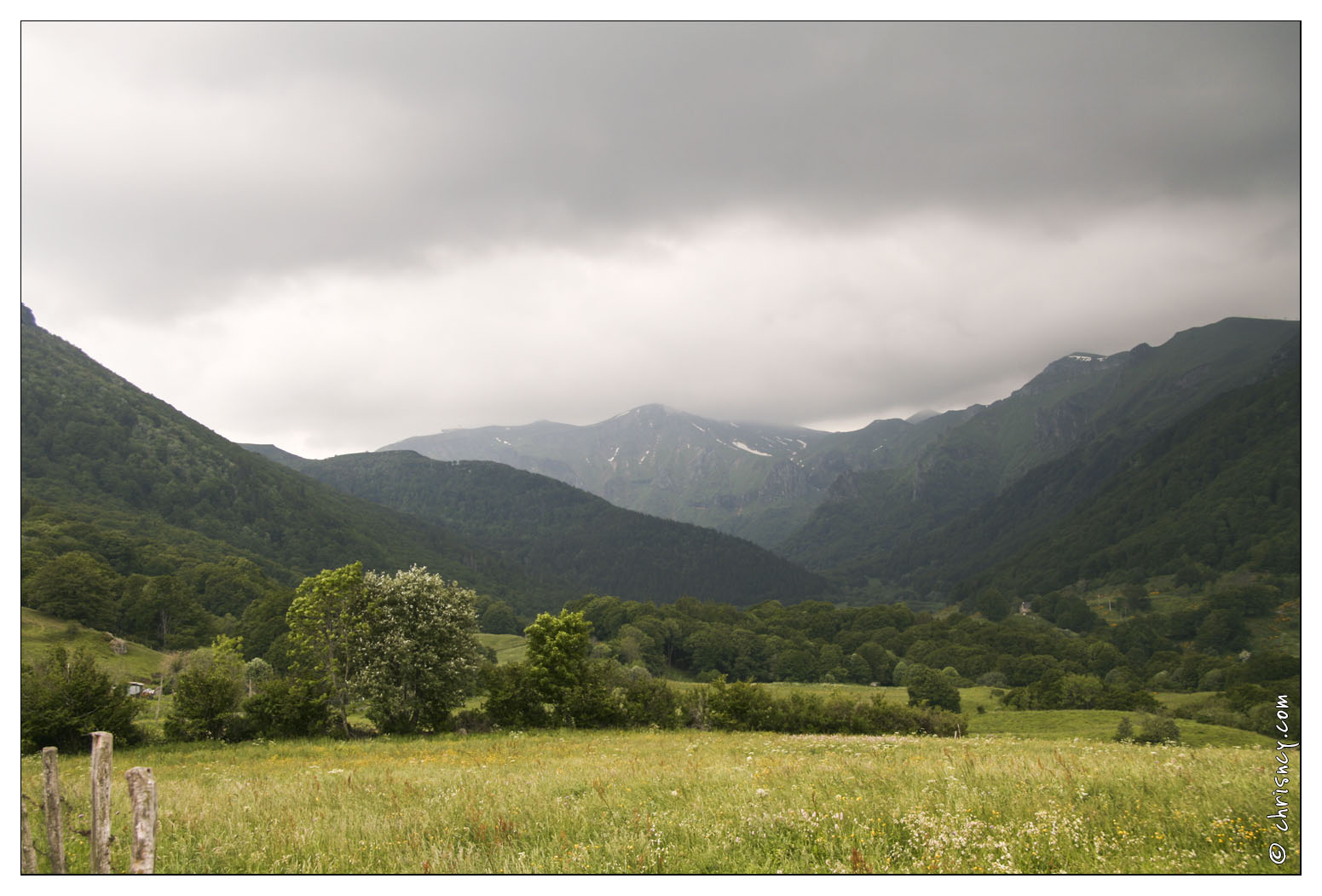 20070603-37_4043-massif_du_sancy_autour_de_chambon_w.jpg