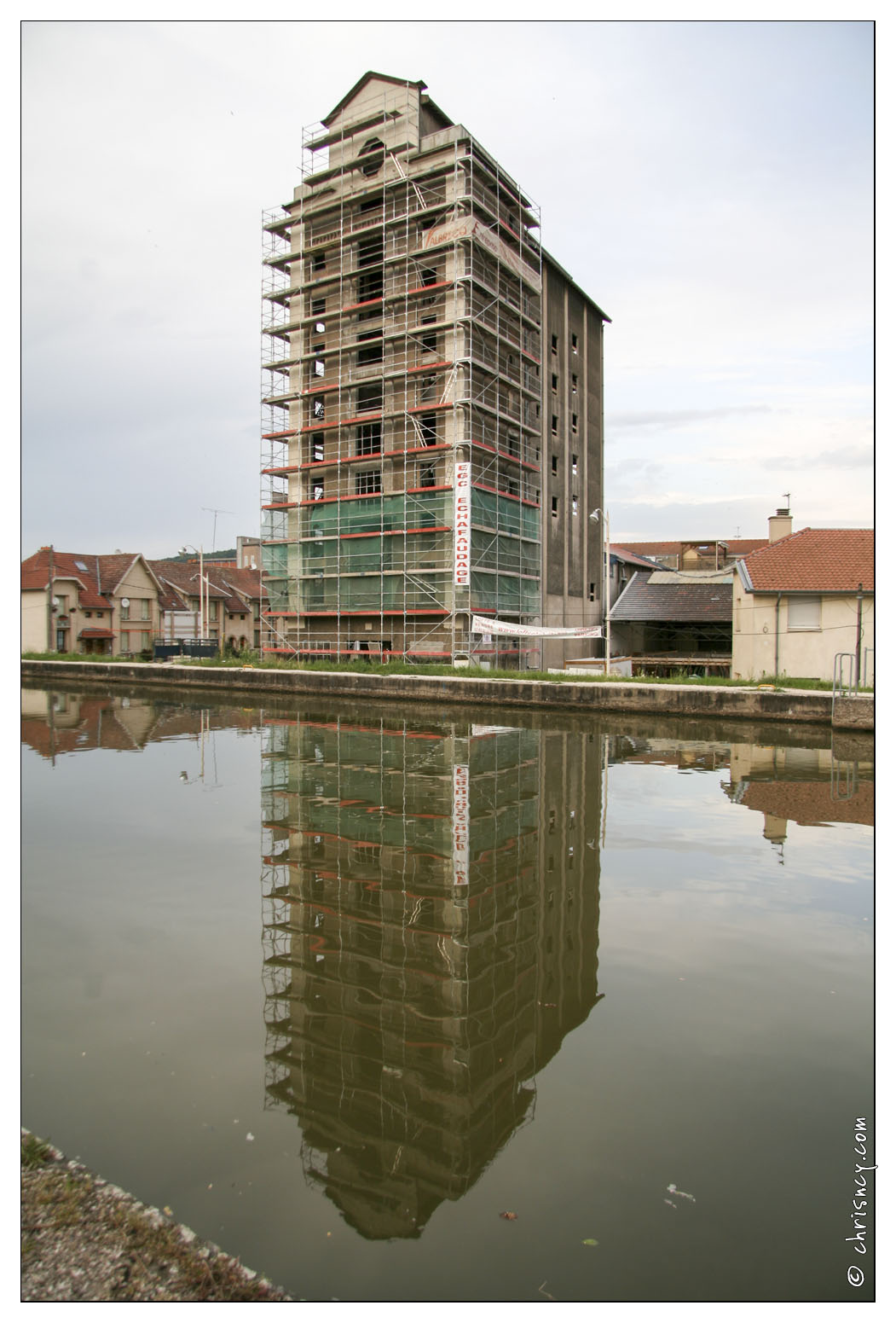 20070716-7899-Nancy_canal_Silo_Grains_de_ble_w.jpg