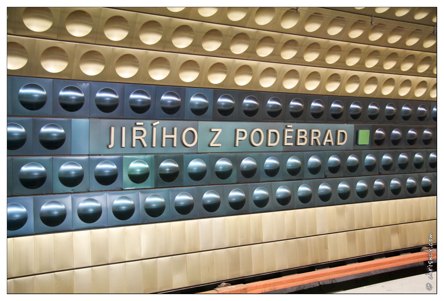 20070920-12_3421-Prague_station_metro.jpg
