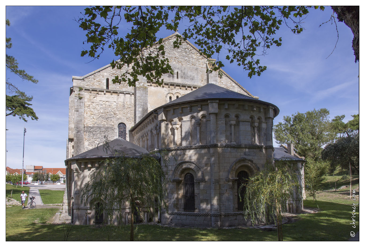 20140825-010_5499-Soulac_sur_mer_Basilique_de_la_fin_des_terres.jpg