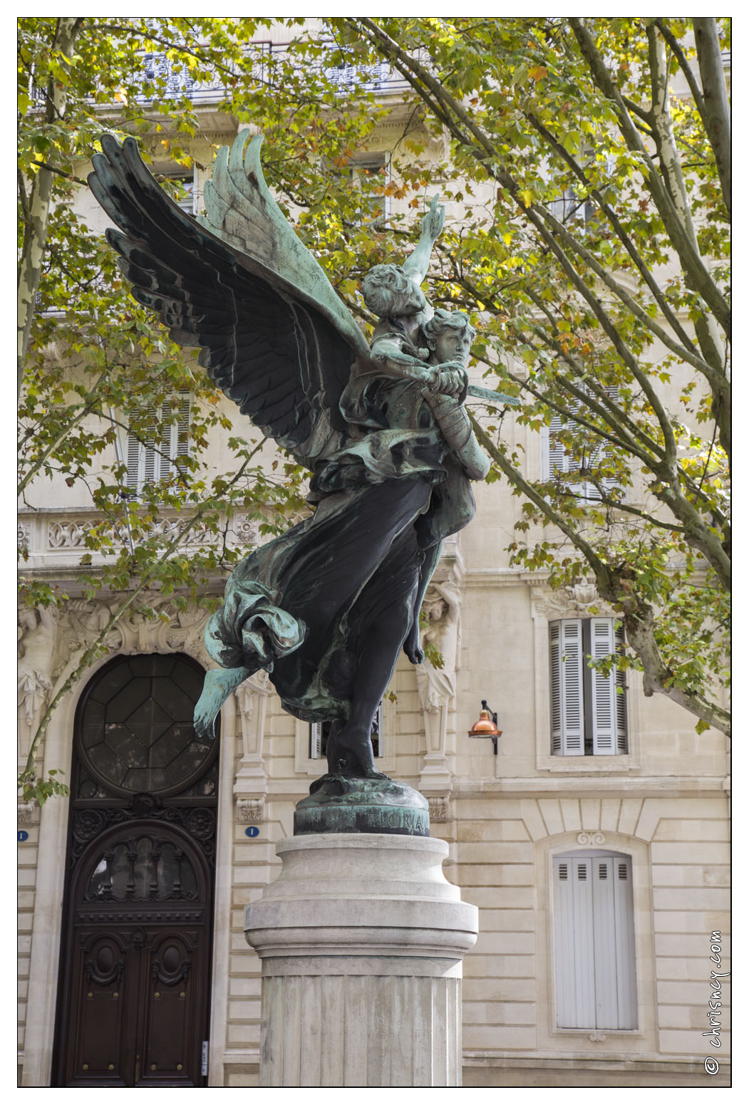 20140828-015_5695-Bordeaux_Place_Jean_Moulin_statue_Gloria_Victis.jpg
