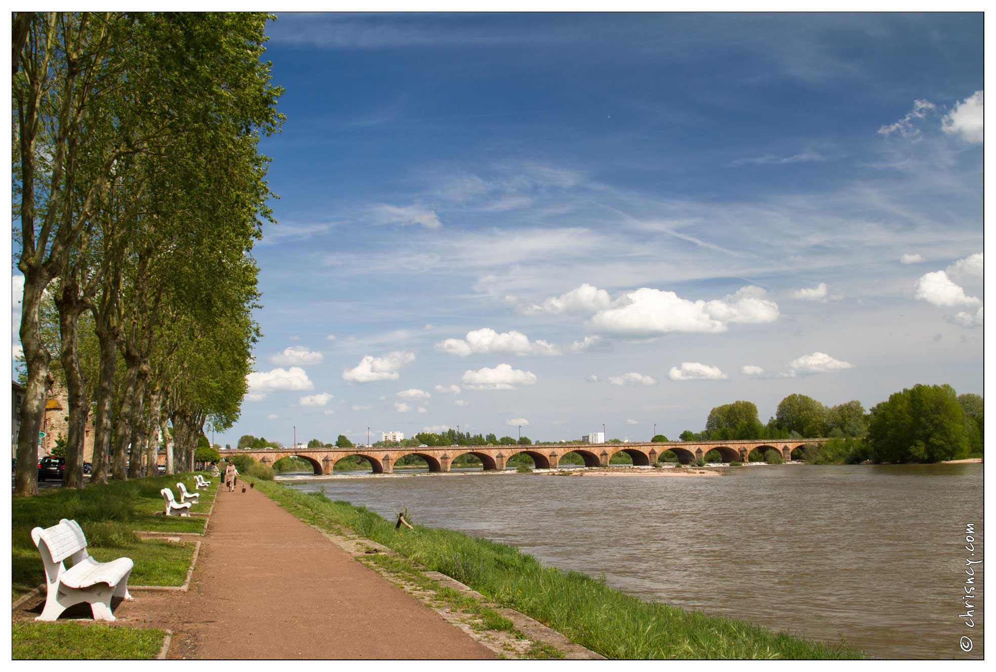 20120510-35_1011-Nevers_pont_de_pierre.jpg