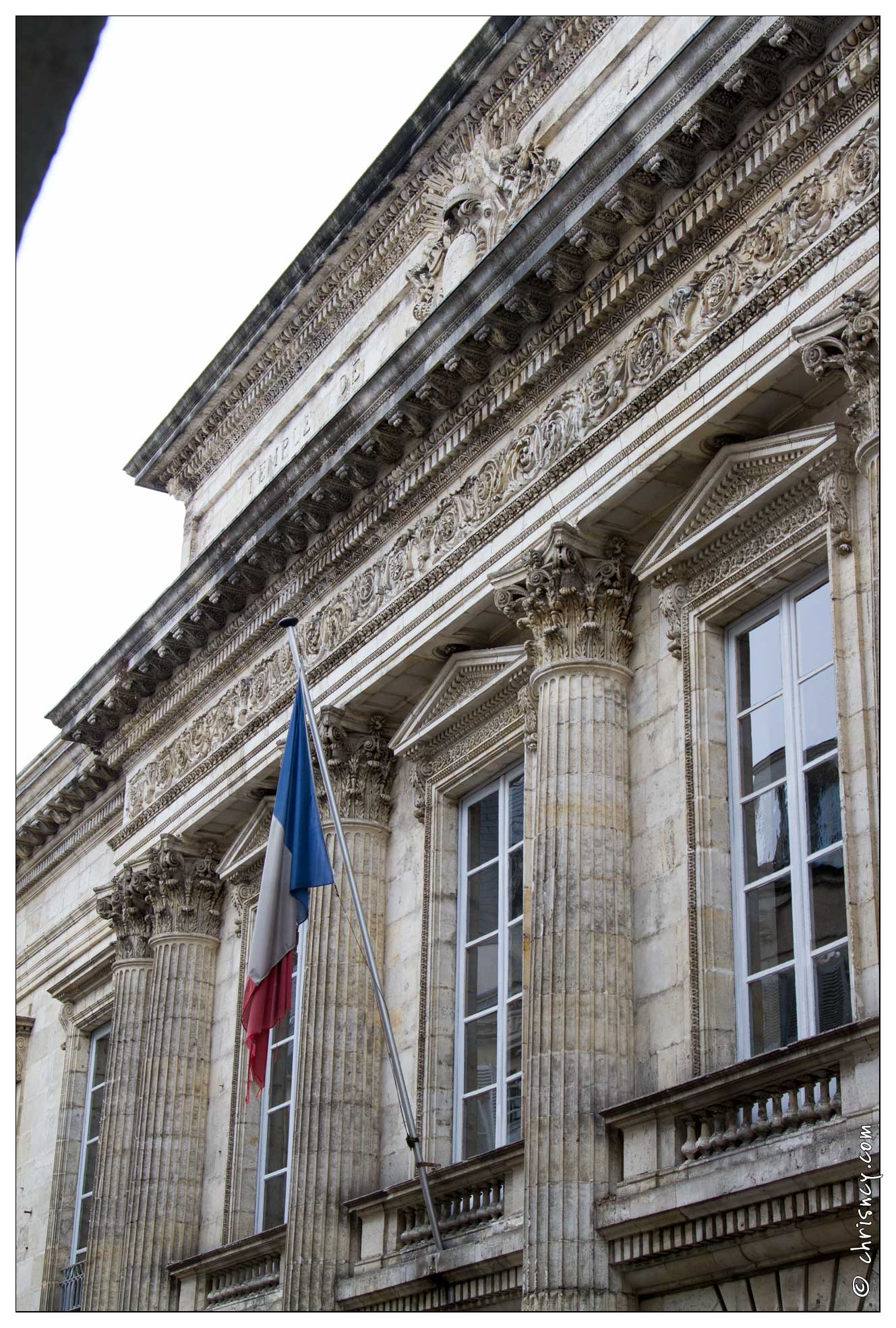 20120520-11_1905-La_Rochelle_Palais_de_Justice_Fontaine_du_Pilori.jpg