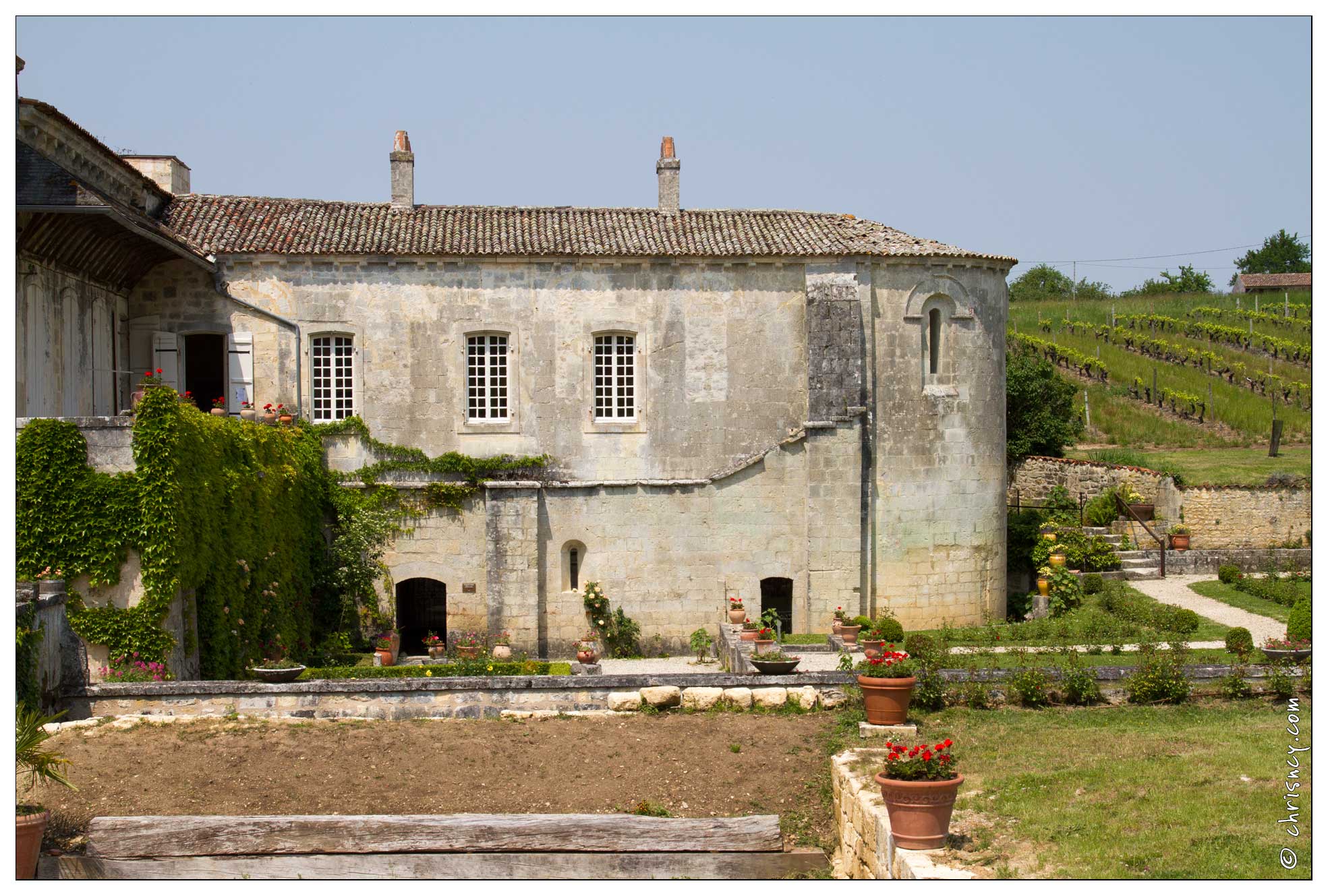 20120523-17_2152-Abbaye_de_Fontdouce.jpg