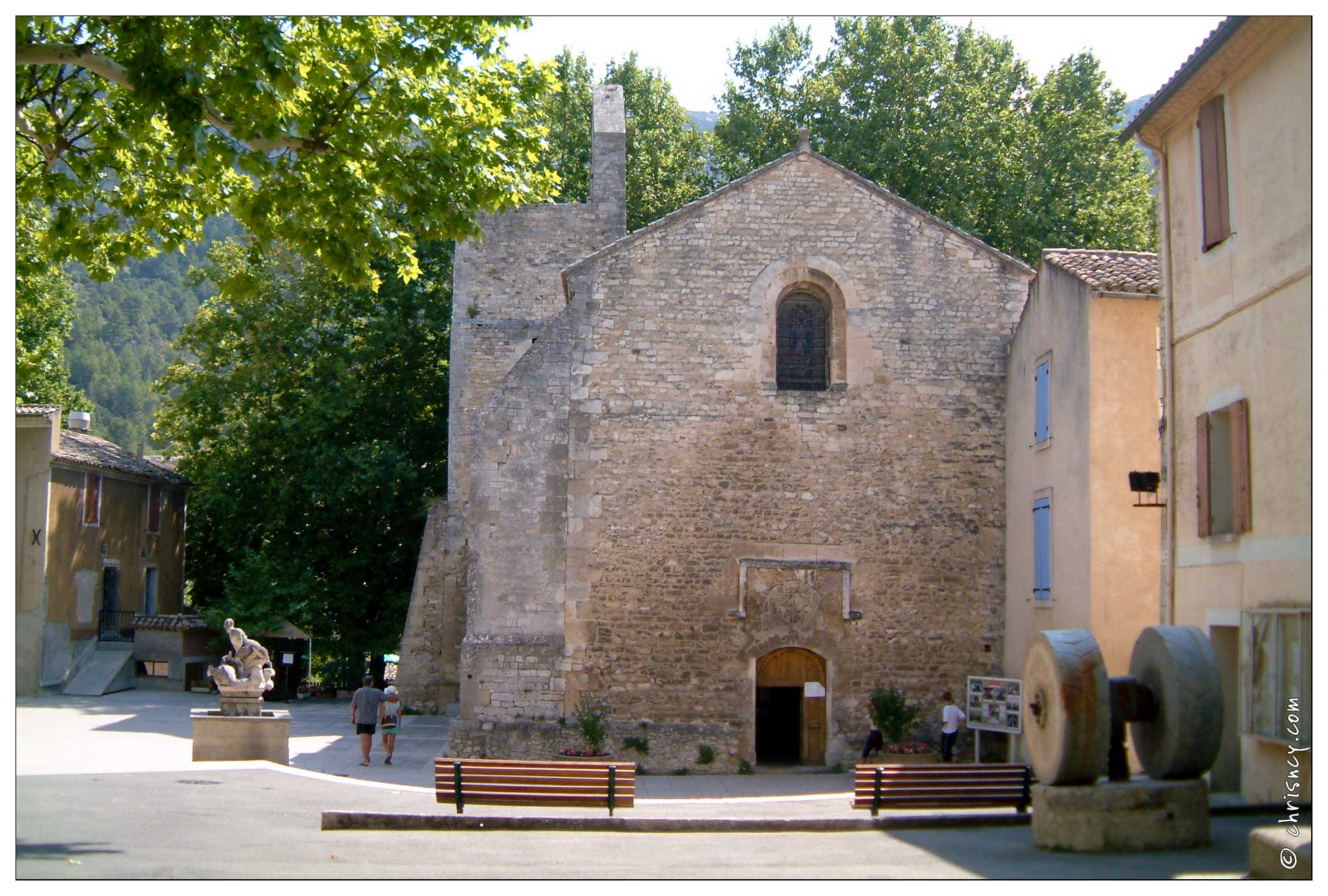 20020823-0581-Fontaine_de_Vaucluse.jpg