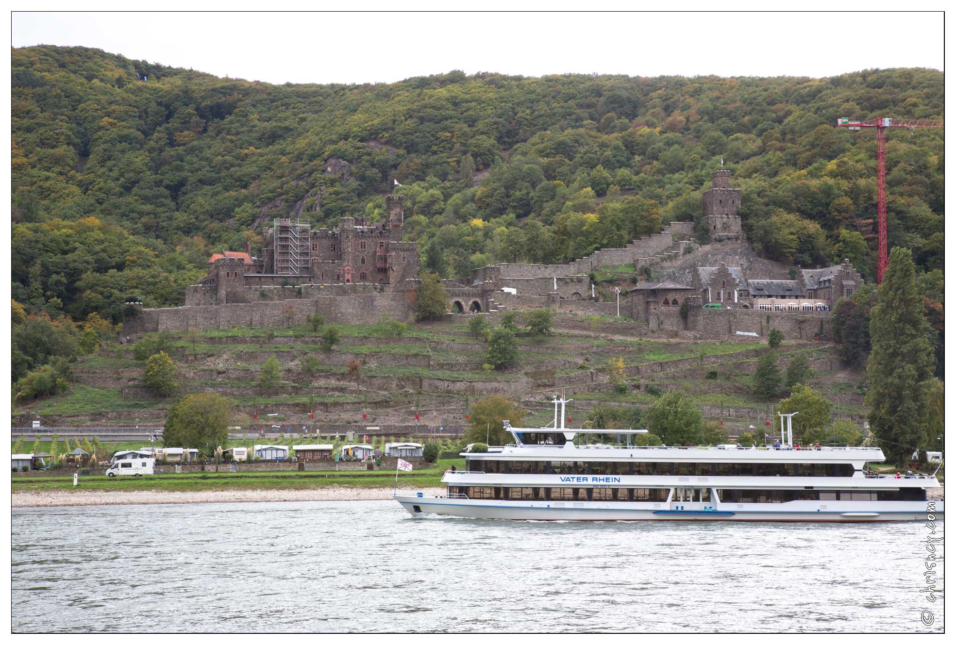 20151007-090_3842-Vallee_du_Rhin_Assmannshausen_Vue_sur_Burg_Reichenstein.jpg
