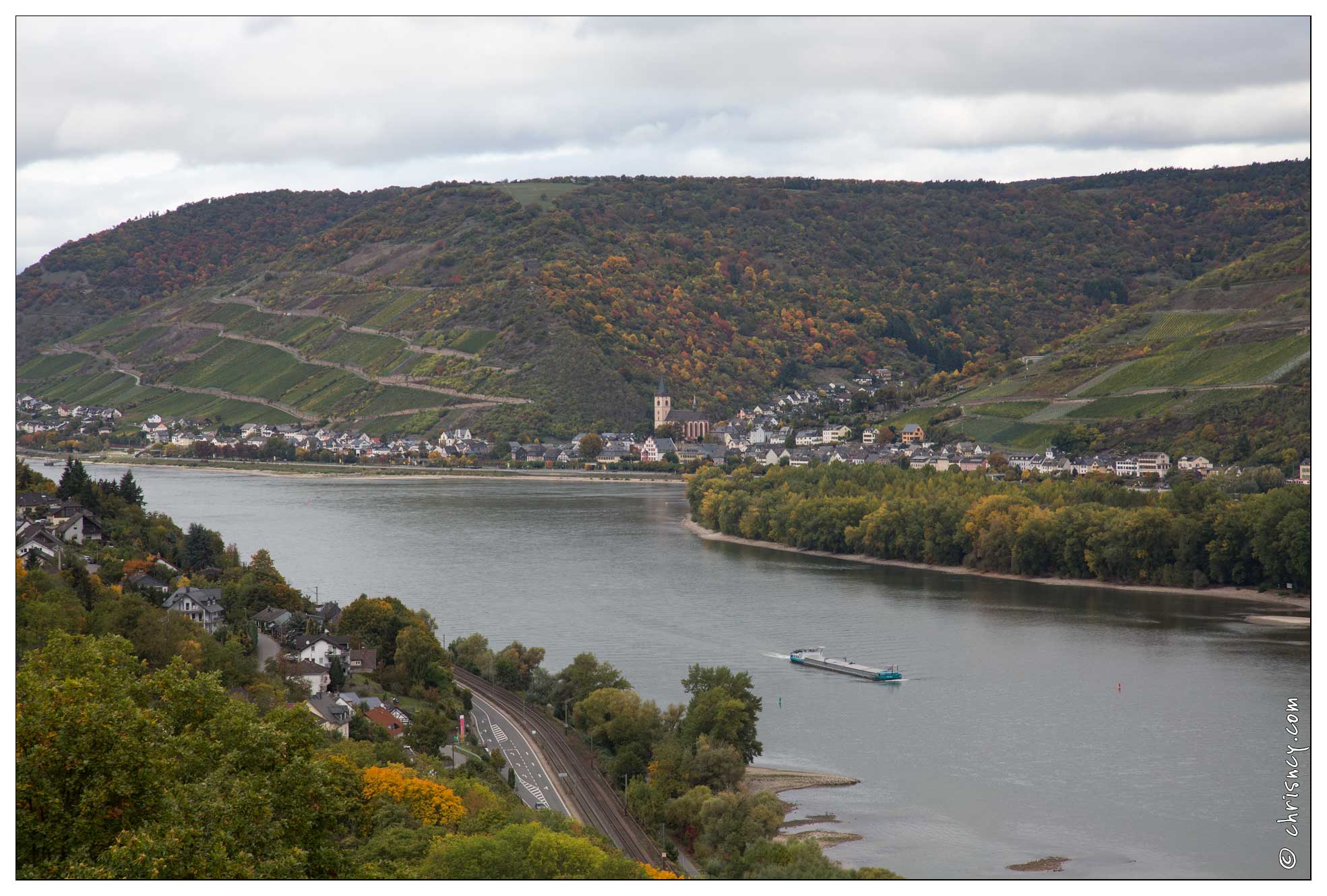 20151007-069_3781-Vallee_du_Rhin_Niederheimbach_chemin_du_Sooneck_Vue_Lorch_et_pentes_viticoles.jpg