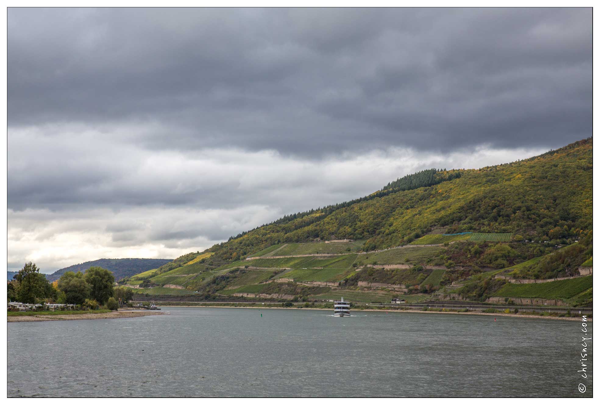 20151007-089_3841-Vallee_du_Rhin_Assmannshausen_Vue_sur_Trechtinghausen.jpg