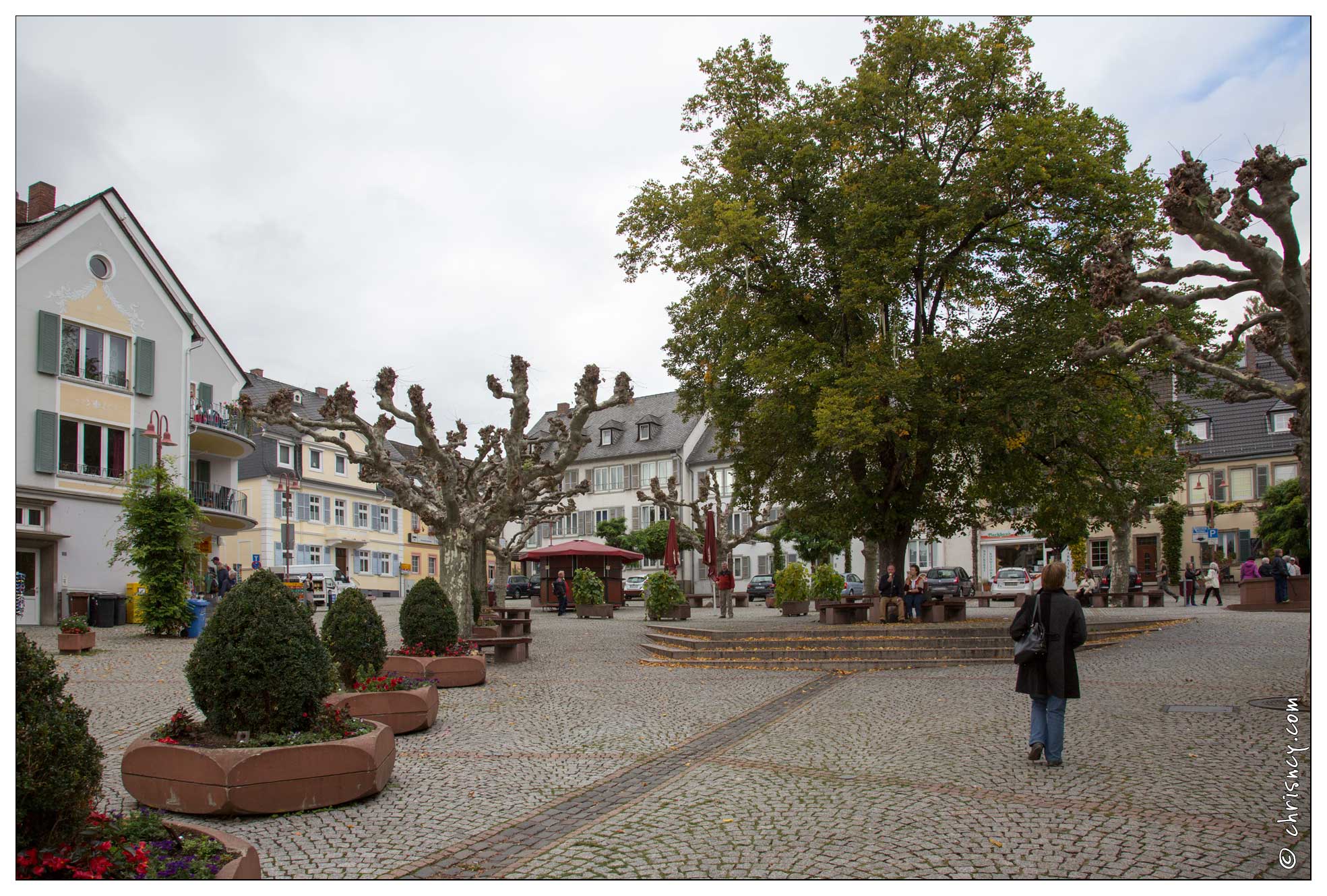 20151007-071_3794-Vallee_du_Rhin_Rudesheim_am_Rhein_Place_de_eglise.jpg