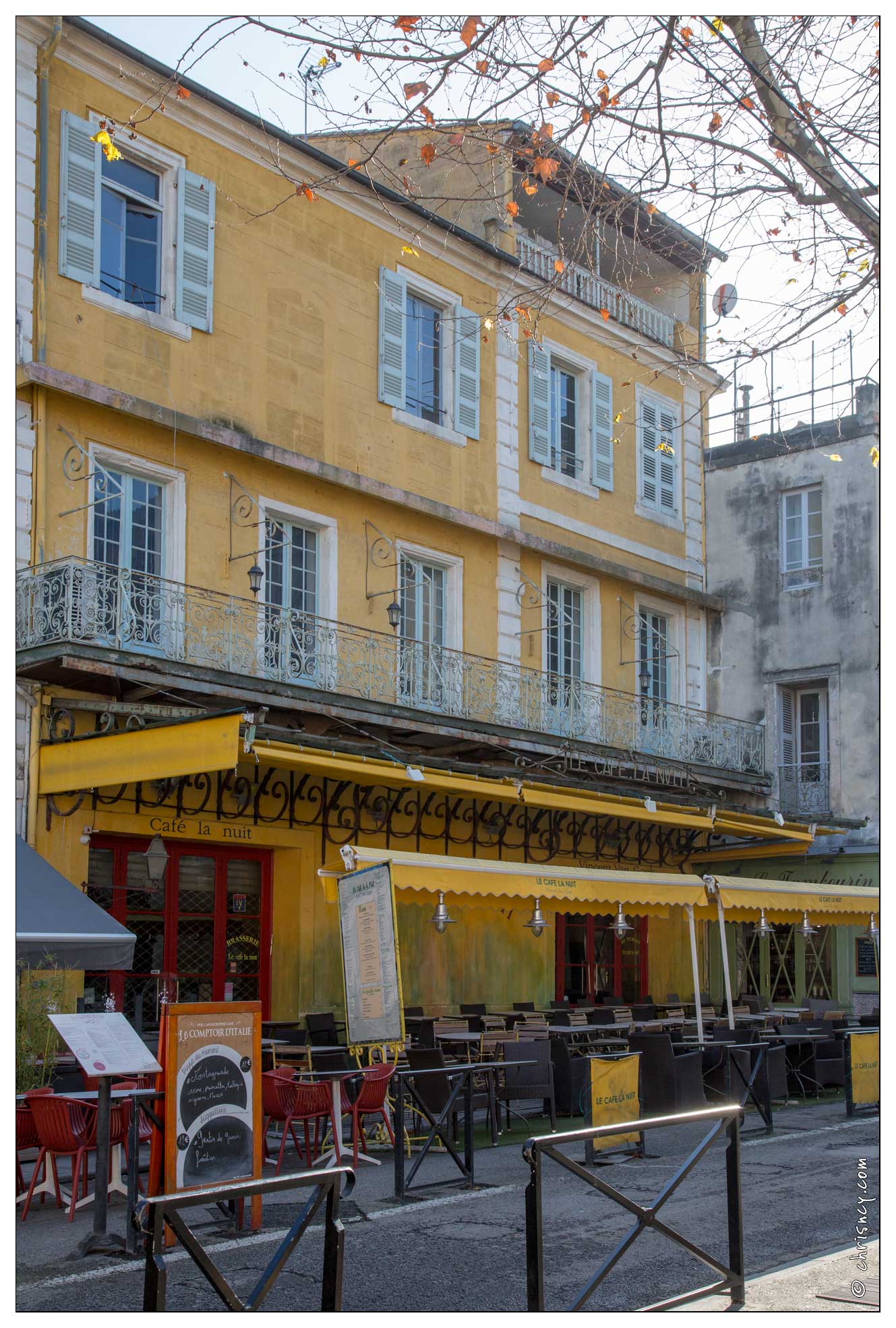 20160121-64_6535-Arles_Place_du_forum_Cafe_Van_Gogh.jpg