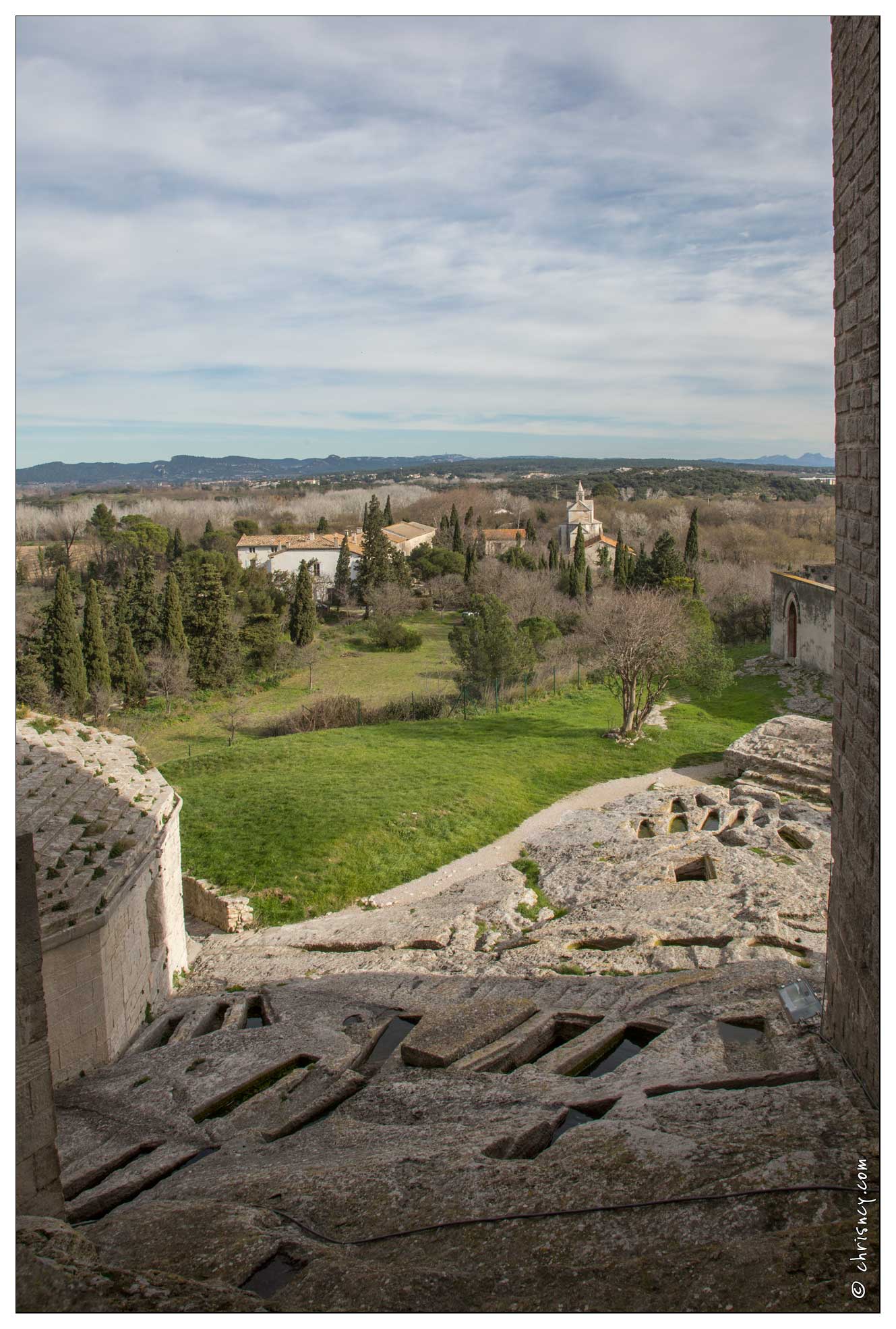 20160123-34_6760-Arles_Abbaye_de_Montmajour_Tombes_rupestres.jpg