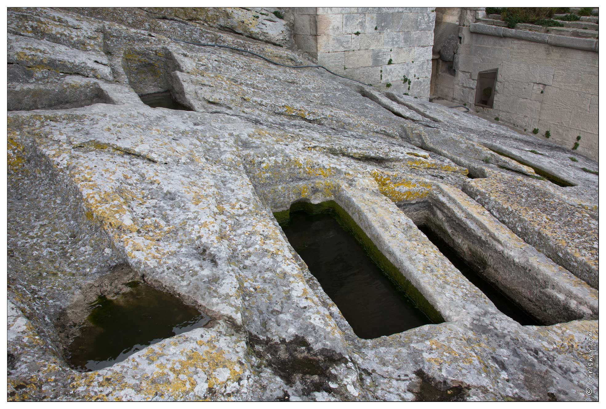 20160123-52_6785-Arles_Abbaye_de_Montmajour_Tombes_rupestres.jpg