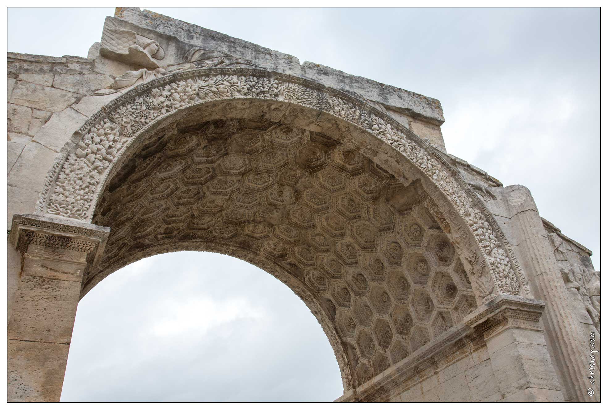 20160128-24_7331-Saint_Remy_de_Provence_Les_Antiques_Arc_municipal.jpg