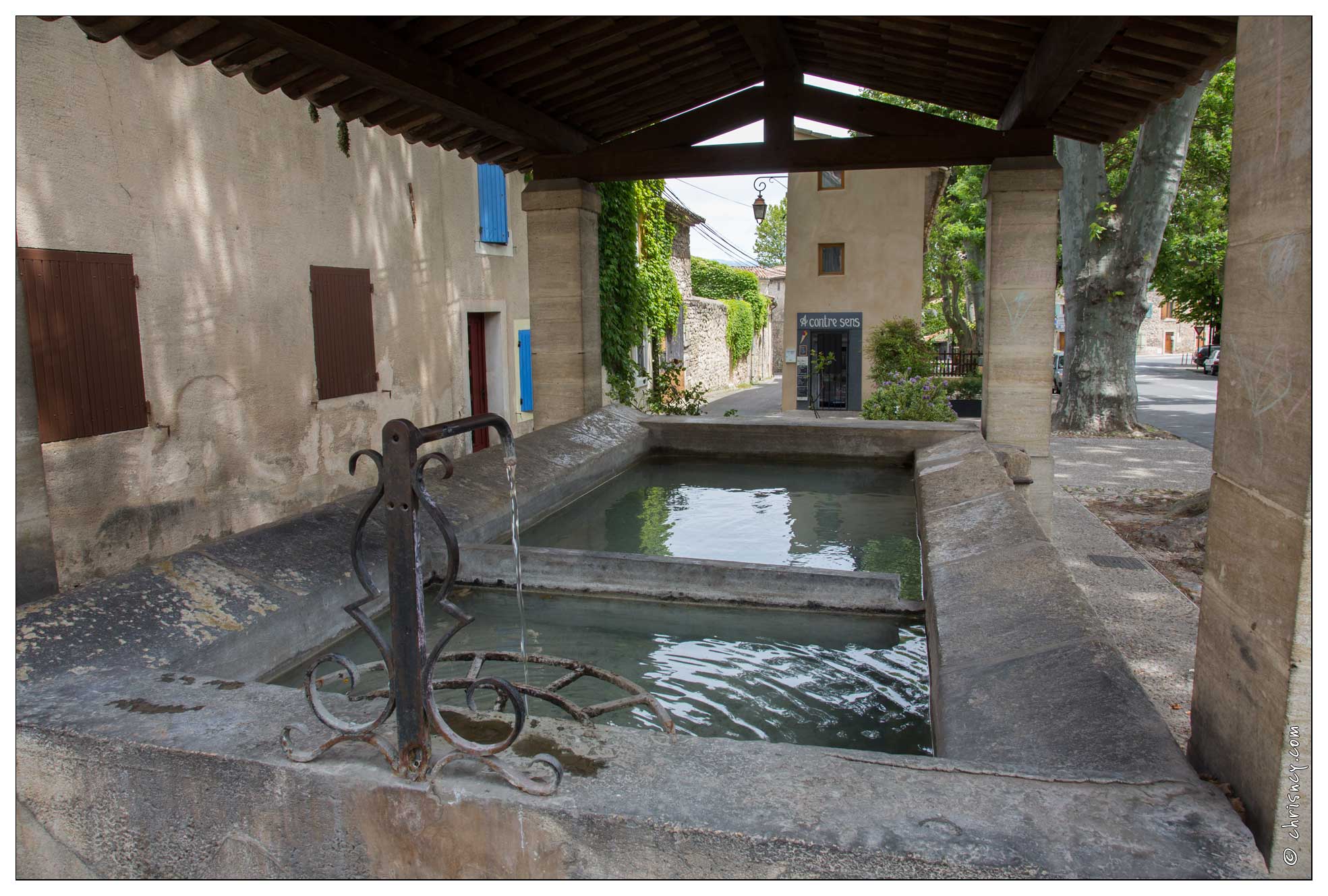 20160612-18 9738-Luberon Pernes les Fontaines - 20160612-18_9738-Luberon_Pernes_les_Fontaines.jpg 20160612-18_9738-Luberon_Pernes_les_Fontaines.jpg