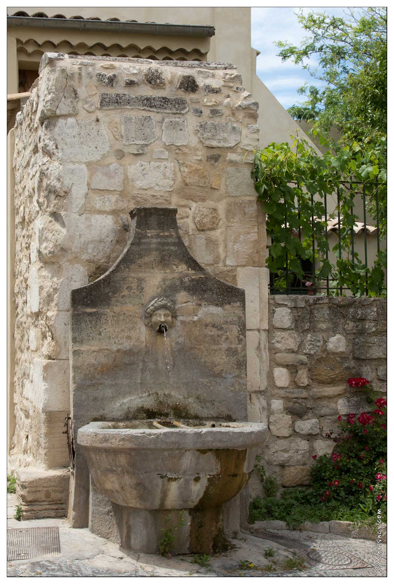 20160612-20 9742-Luberon Pernes les Fontaines - 20160612-20_9742-Luberon_Pernes_les_Fontaines.jpg 20160612-20_9742-Luberon_Pernes_les_Fontaines.jpg