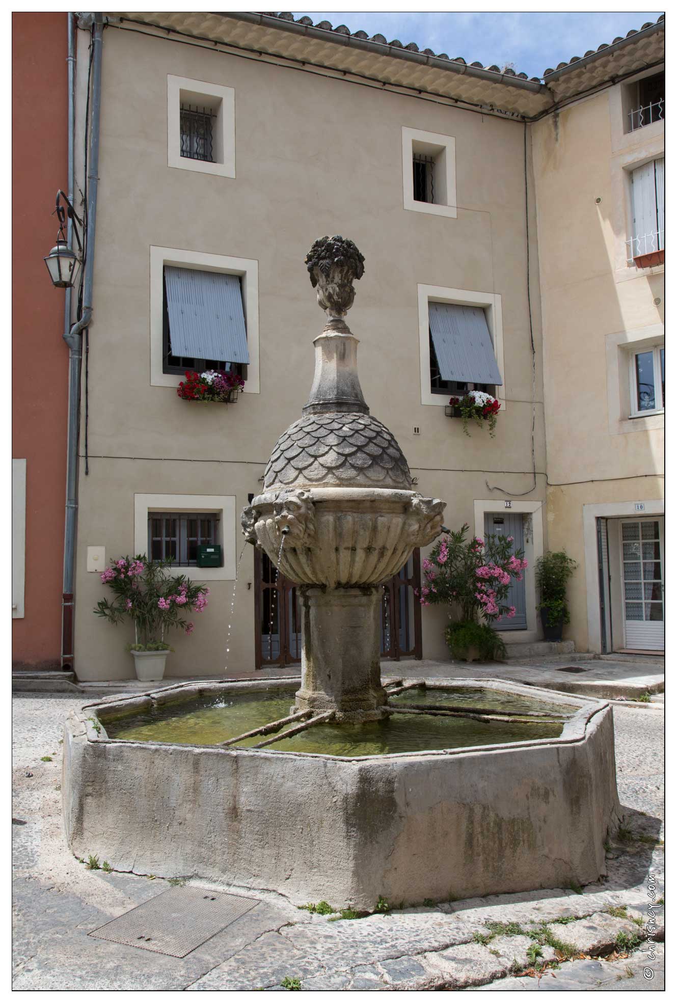 20160612-25 9749-Luberon Pernes les Fontaines - 20160612-25_9749-Luberon_Pernes_les_Fontaines.jpg 20160612-25_9749-Luberon_Pernes_les_Fontaines.jpg