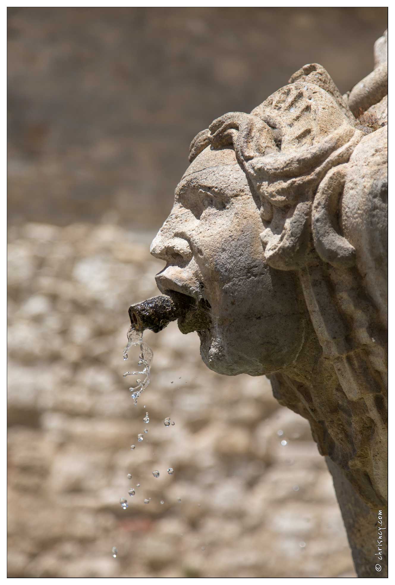 20160612-39_9769-Luberon_Pernes_les_Fontaines_fontaine_du_cormoran.jpg