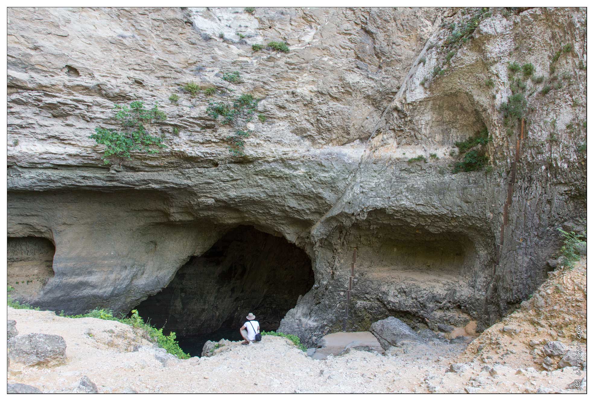 20160621-16 0568-Fontaine de Vaucluse - 20160621-16_0568-Fontaine_de_Vaucluse.jpg 20160621-16_0568-Fontaine_de_Vaucluse.jpg