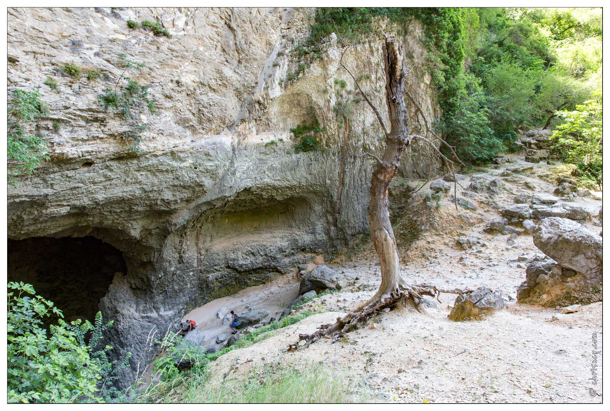 20160621-19 0575-Fontaine de Vaucluse - 20160621-19_0575-Fontaine_de_Vaucluse.jpg 20160621-19_0575-Fontaine_de_Vaucluse.jpg