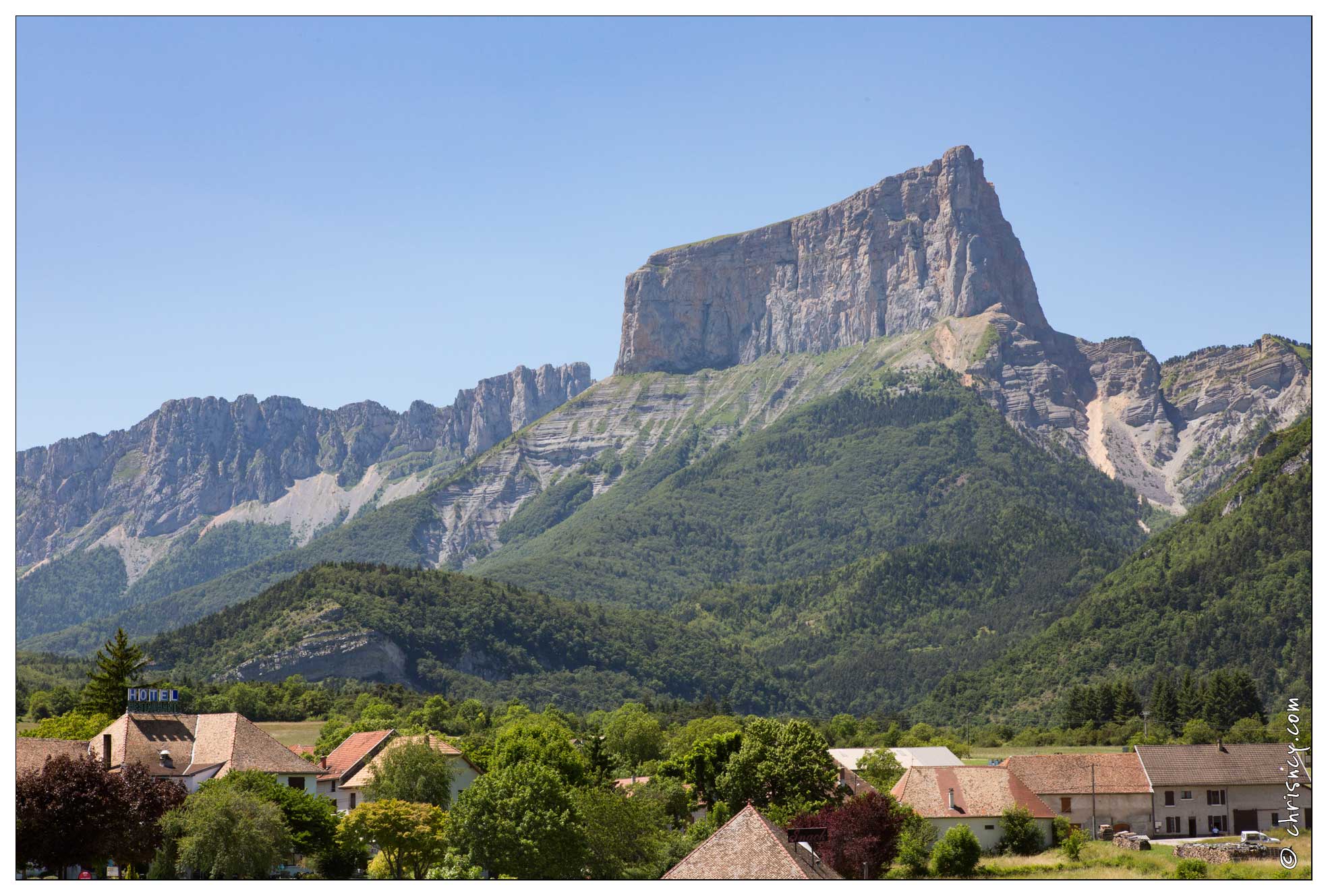 20160623-11_0649-Clelles_vue_sur_le_Mont_Aiguille_Vercors.jpg