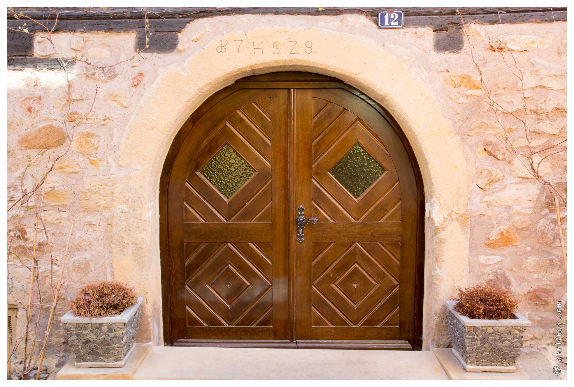 20170406-034 7354-Eguisheim Rue du rempart nord porte et signes lapidaires - 20170406-034_7354-Eguisheim_Rue_du_rempart_nord_porte_et_signes_lapidaires.jpg 20170406-034_7354-Eguisheim_Rue_du_rempart_nord_porte_et_signes_lapidaires.jpg