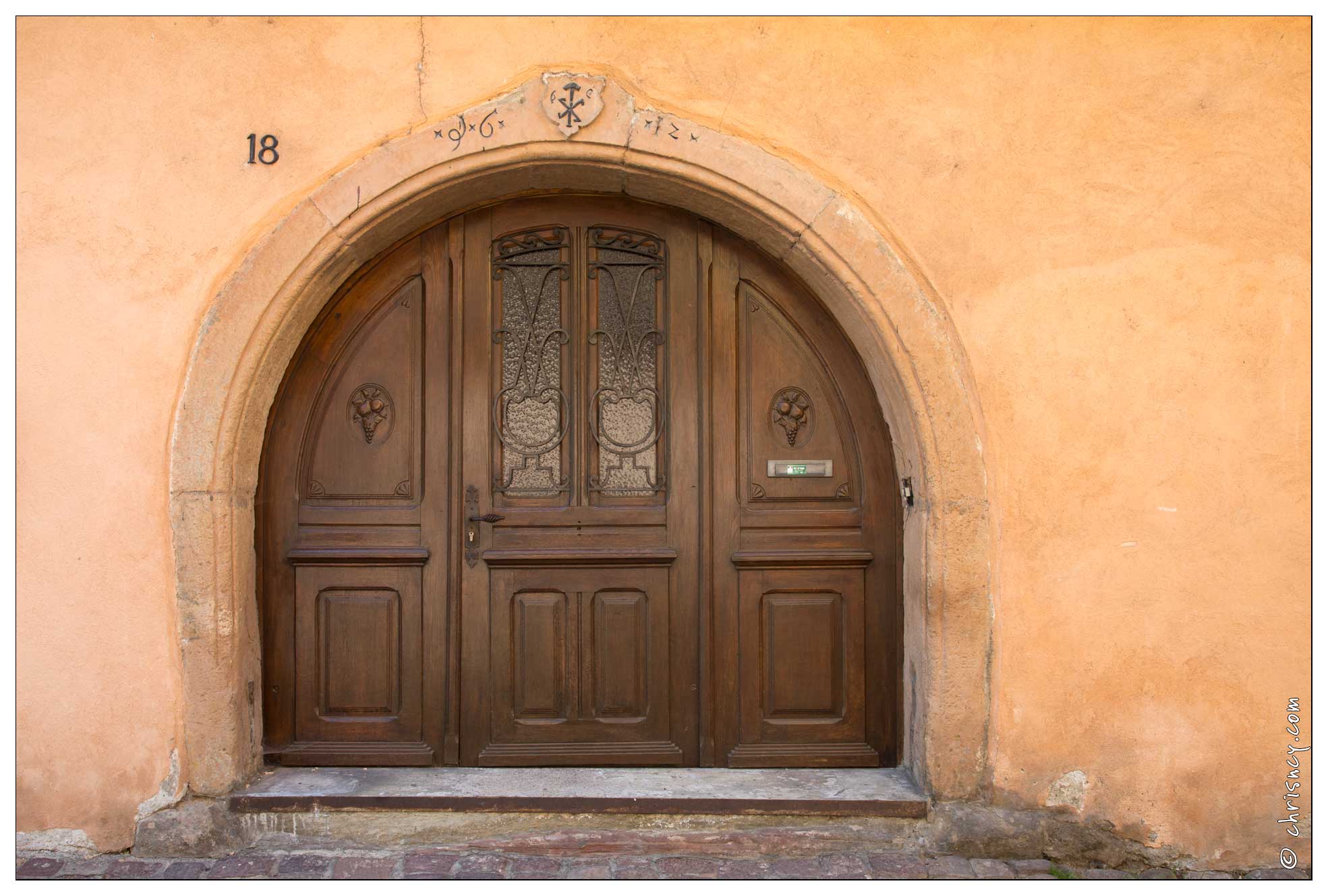 20170406-035_7361-Eguisheim_Rue_du_rempart_nord_porte_et_signes_lapidaires.jpg