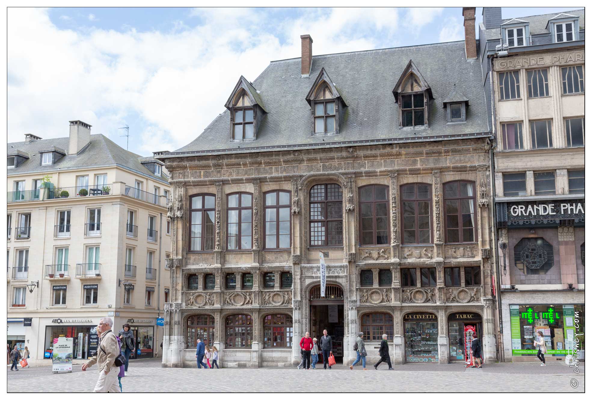 20180427-74_6108-Rouen_Place_de_la_Cathedrale.jpg