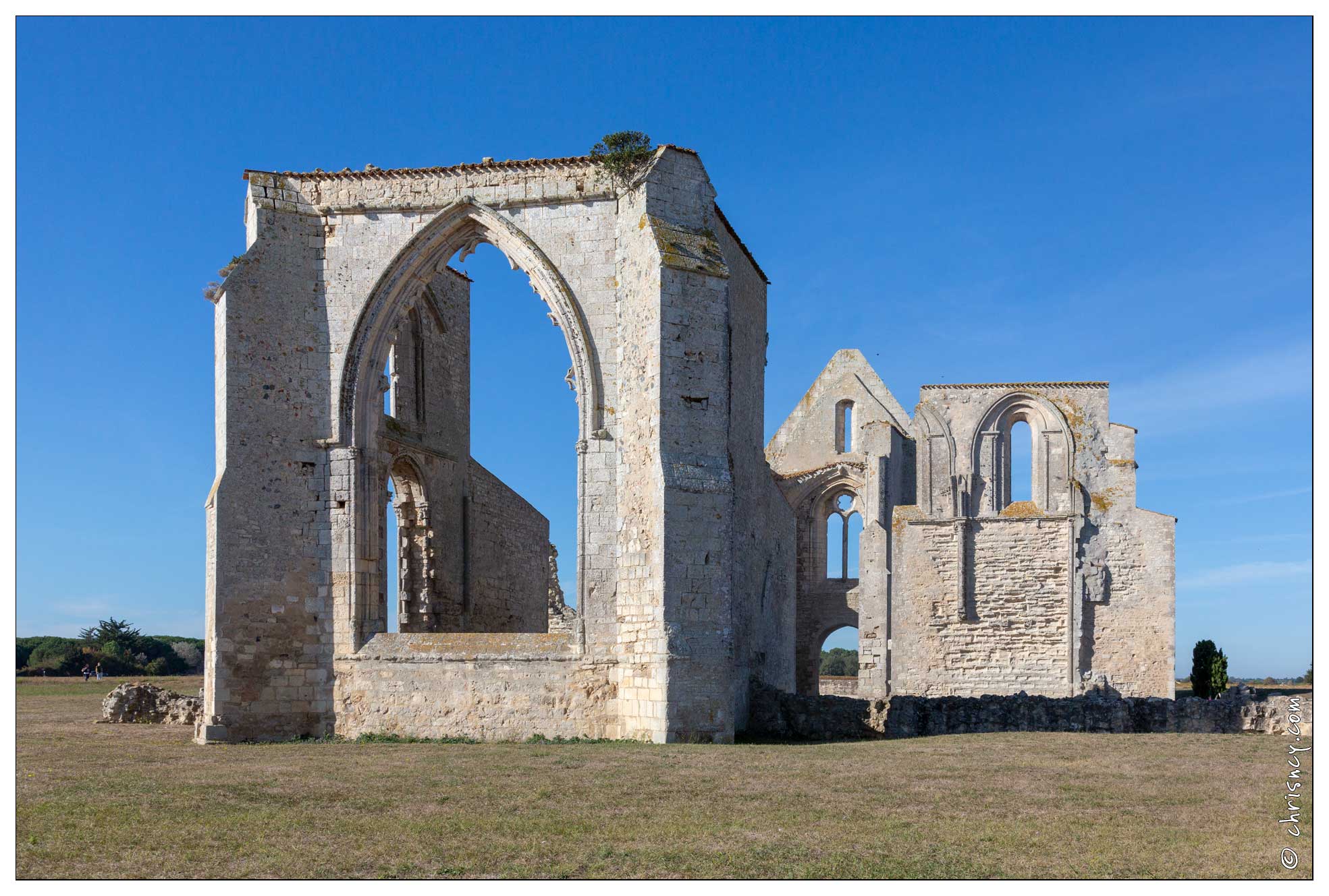 20181012-024_3259-Ile_de_Re_Abbaye_ND_des_Chateliers.jpg