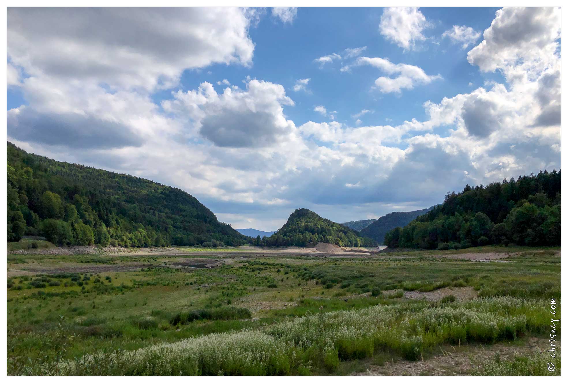 20190902-11_8461-Lac_de_Kruth_Wildenstein_niveau_bas_au_fond_les_ruines_du_chateau.jpg