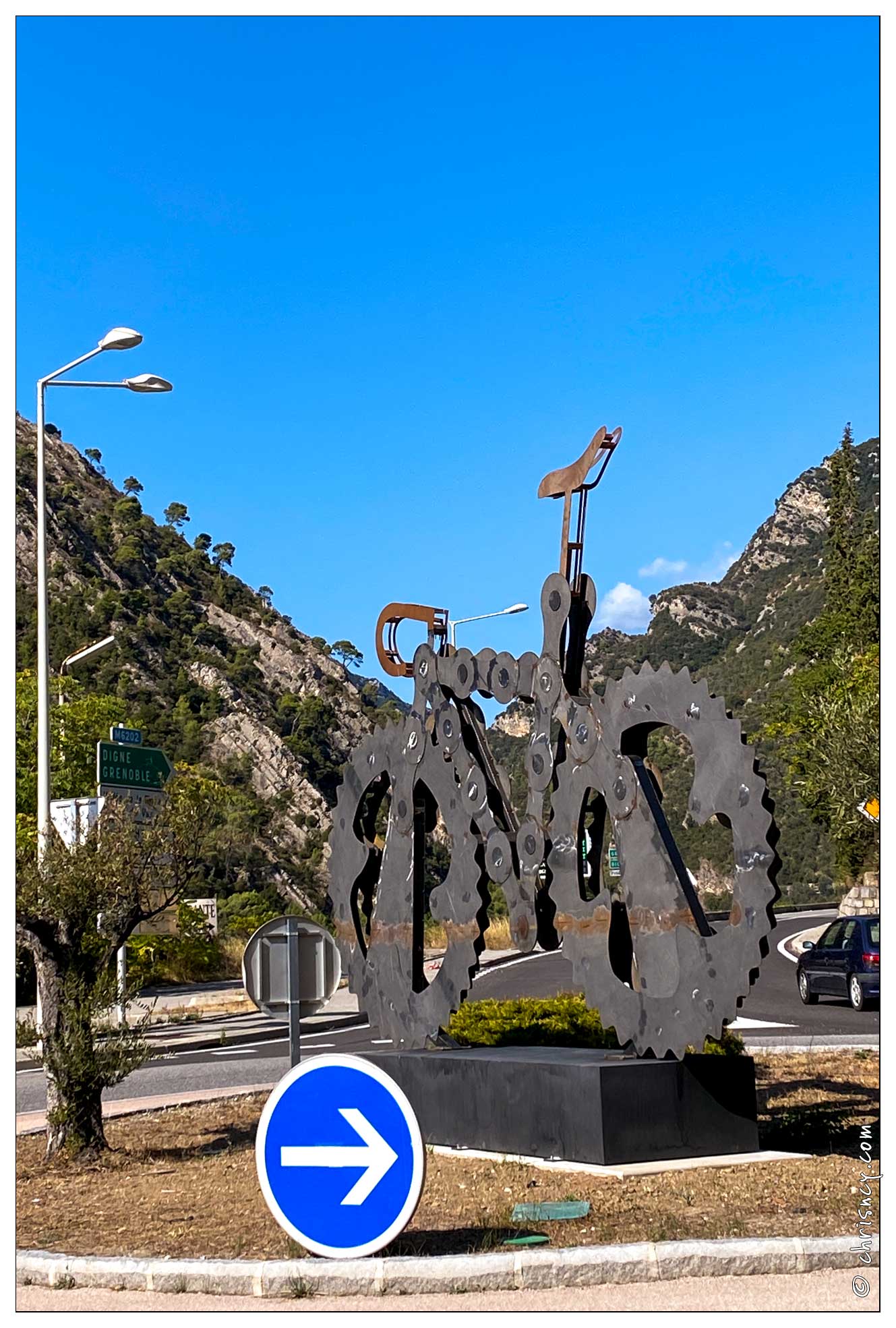 20200930-80_3473-Le_Plan_du_Var_Rond_point_velo.jpg