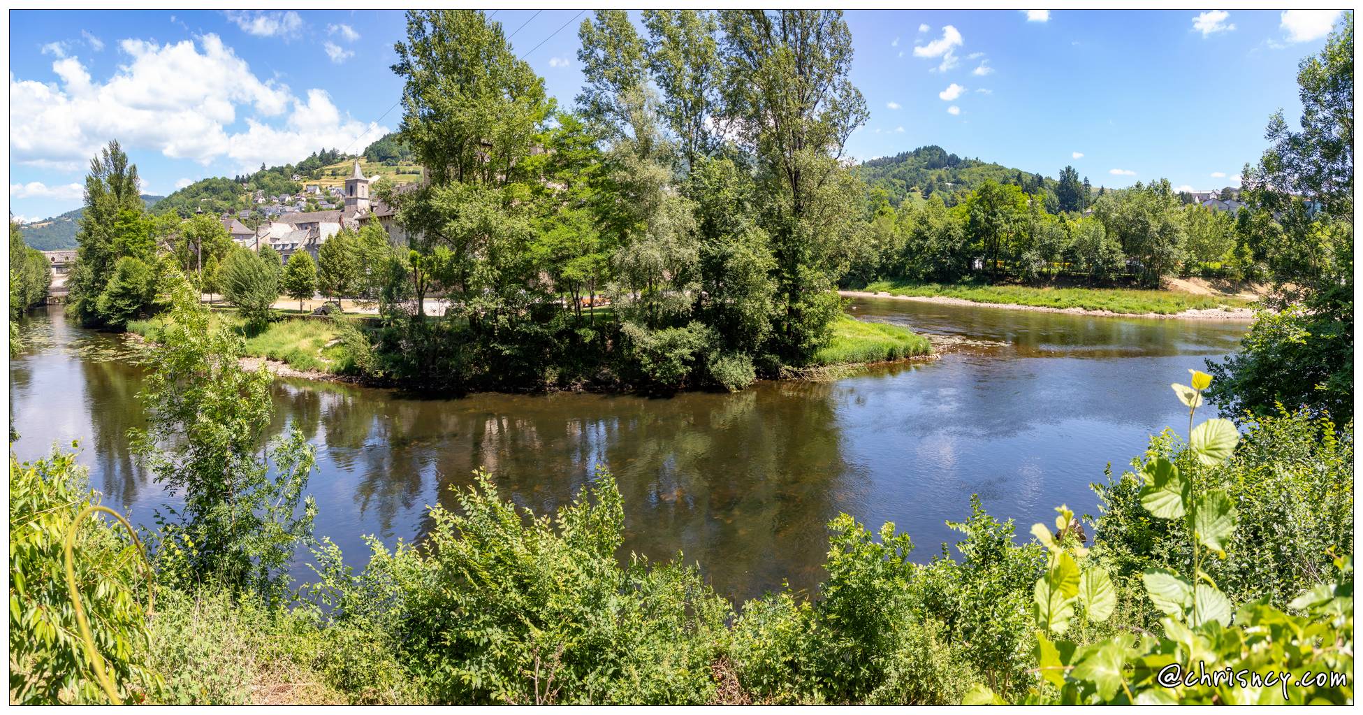 20210614-7834-Entraygues_sur_Truyere_Confluence_Truyere_et_Lot_Pano.jpg