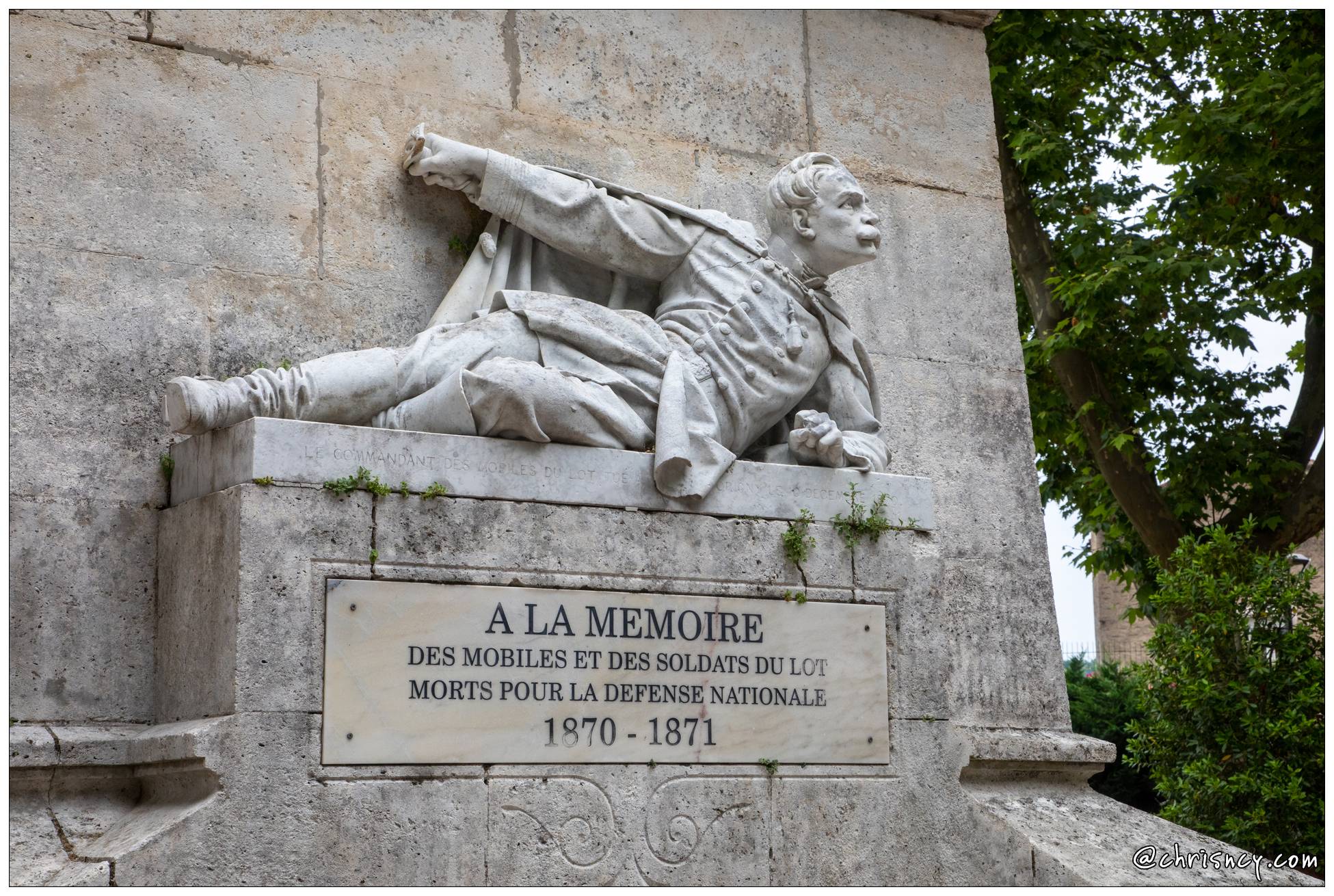 20210617-61_8099-Cahors_Jardin_du_passeur_Monument_aux_morts.jpg