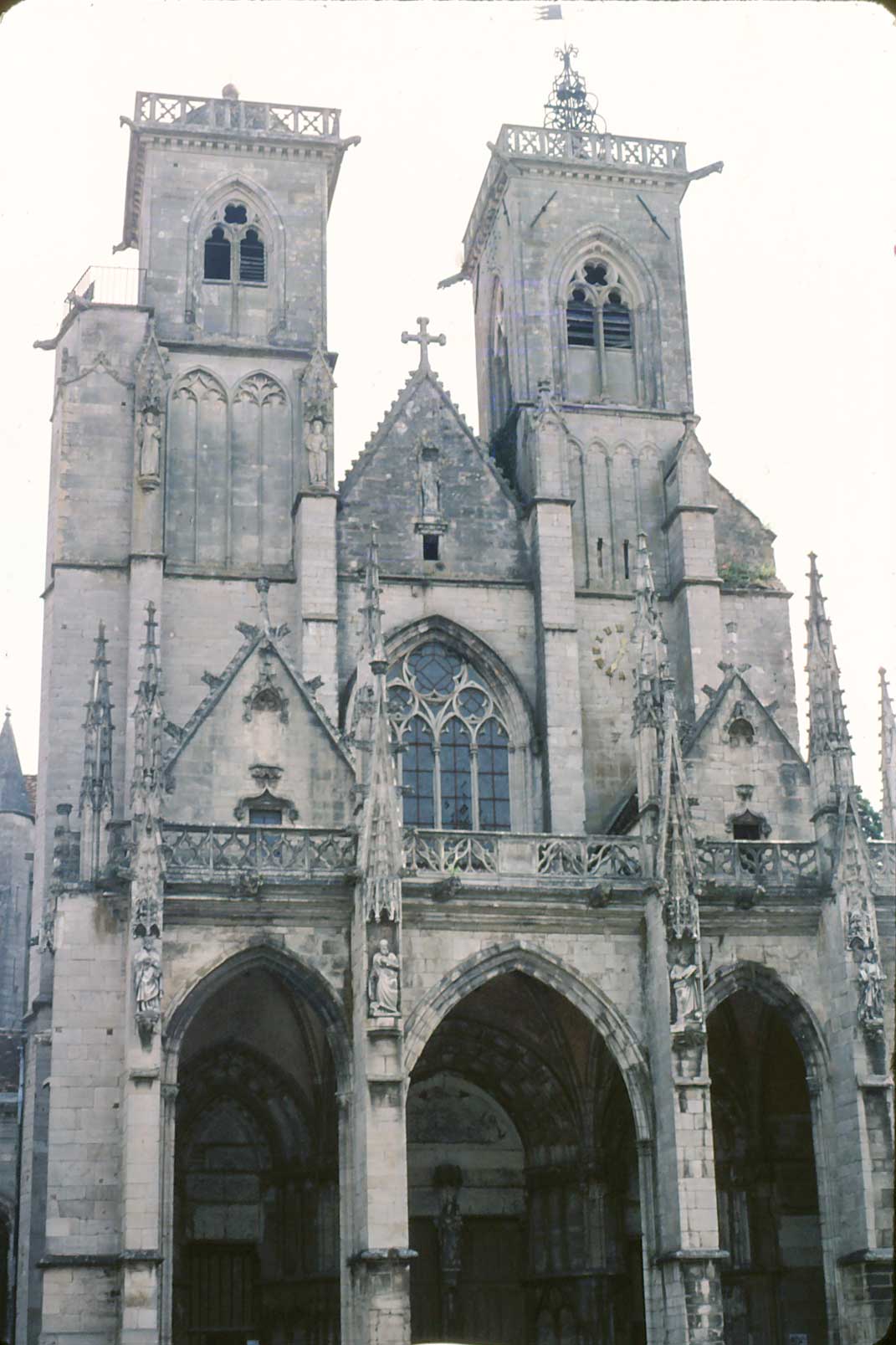 19820930-318d-Semur_en_Auxois.jpg