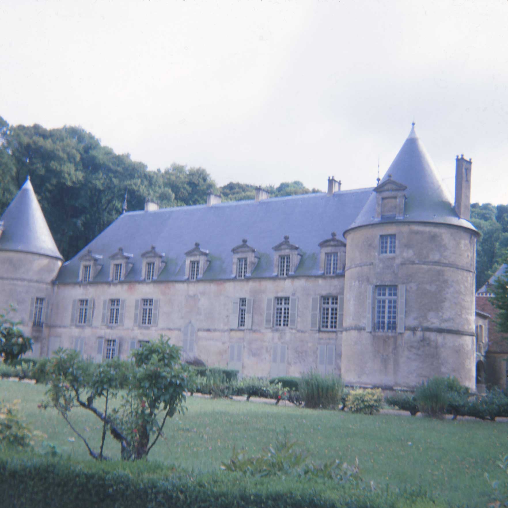 19820930-229d-Chateau_Bussy_Rabutin_b.jpg