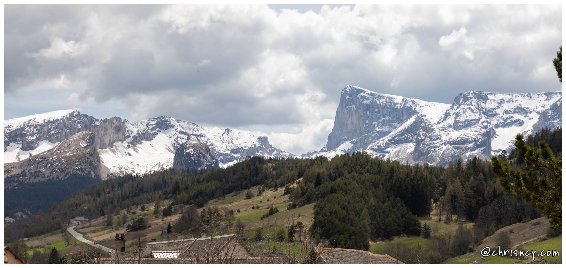 20220502-30_1318-Saint_Etienne_en_Devoluy_Le_Pic_de_Bure_Pano.jpg