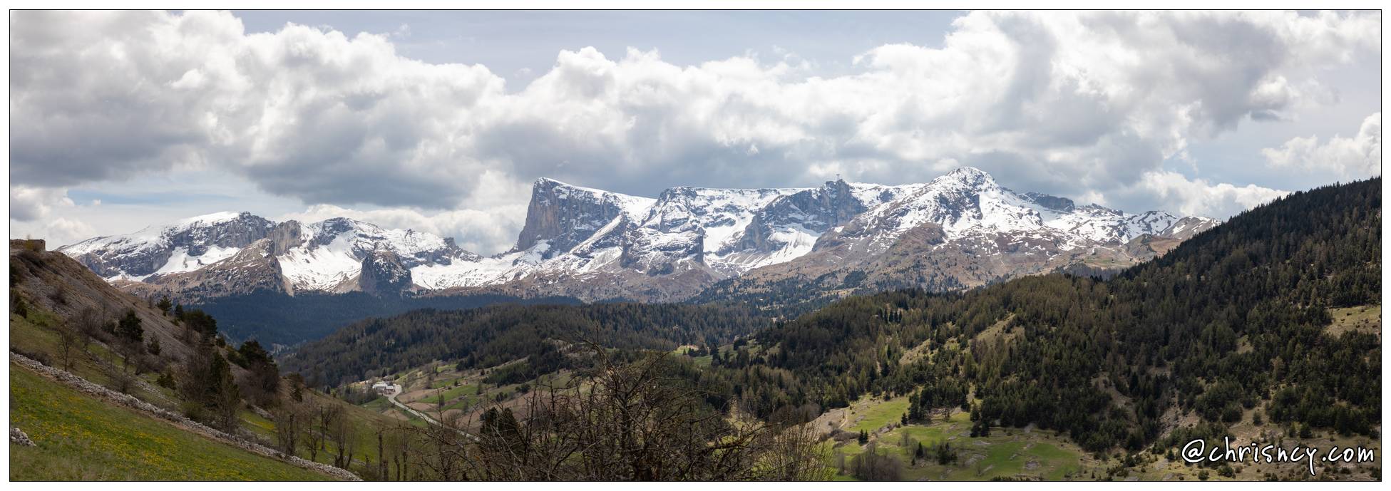 20220502-32_1323-Col_du_Noyer_Montagne_d'Aurouze_Le_pic_de_Bure_Pano.jpg