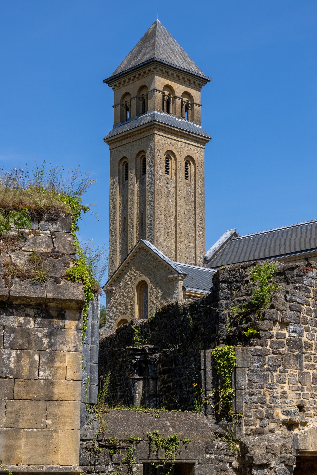 20230529-29_6401-Abbaye_Orval.jpg