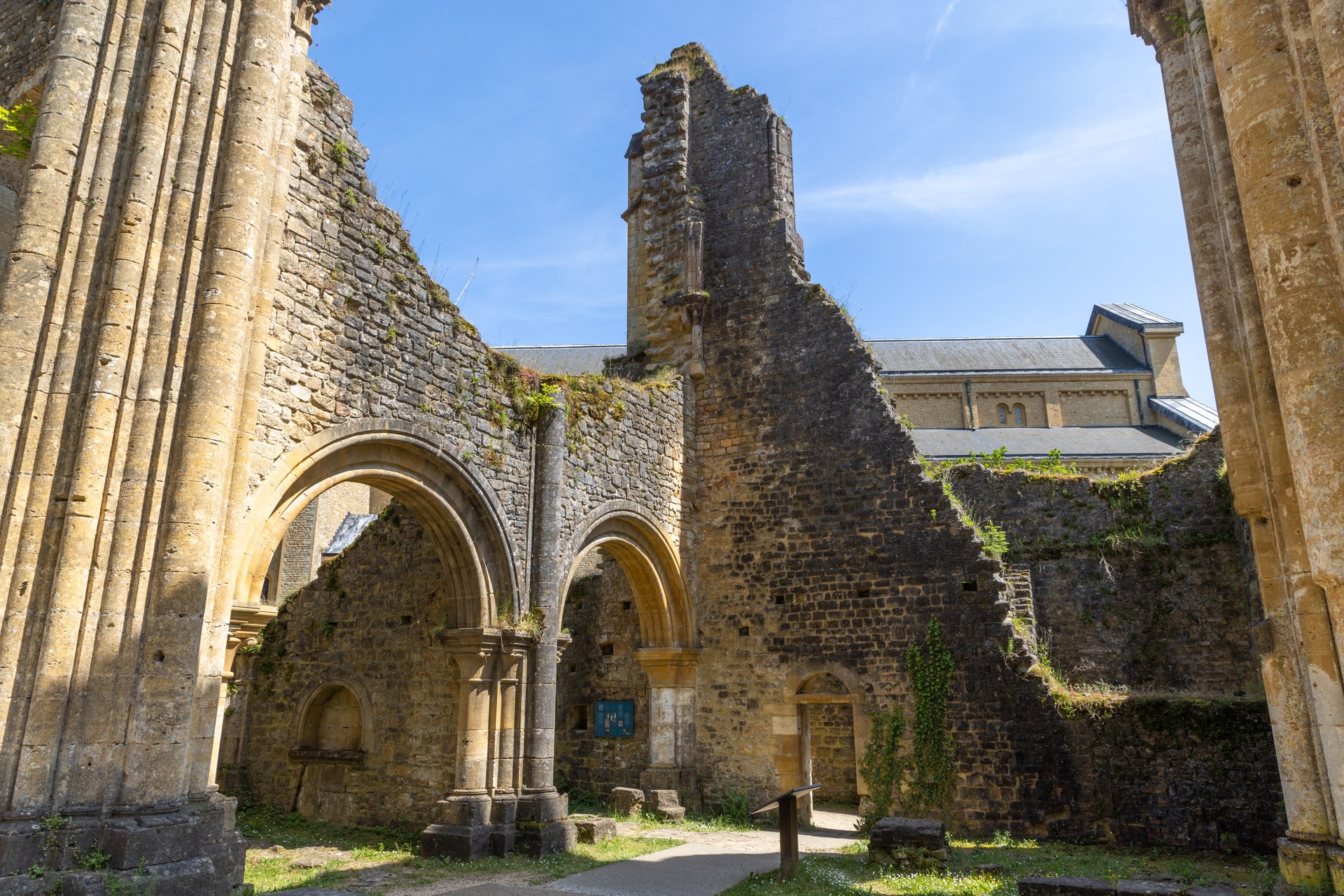 20230529-32_6405-Abbaye_Orval.jpg