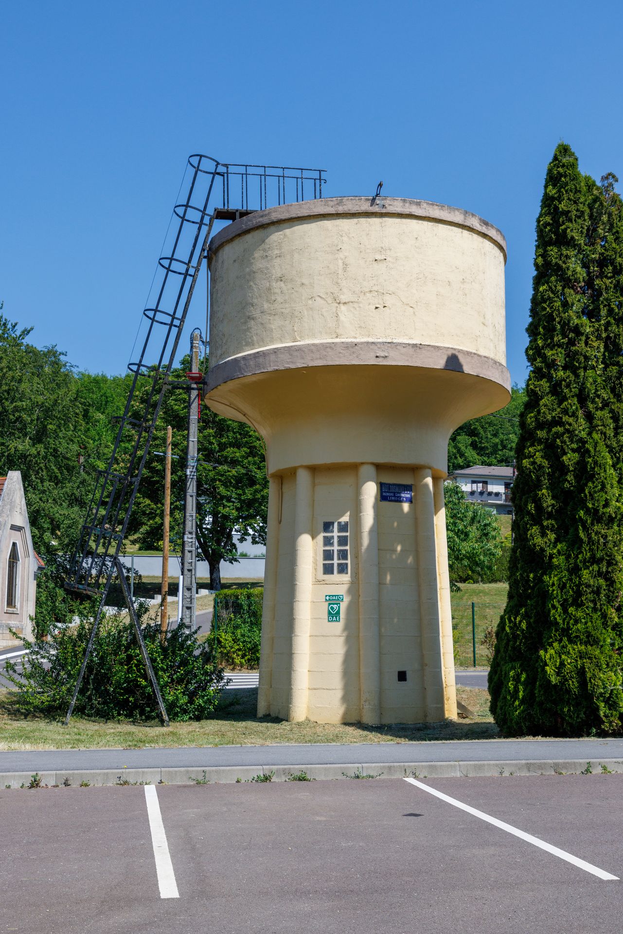 20230606-7290-Chateau_eau_Vaux_devant_Damloup.jpg