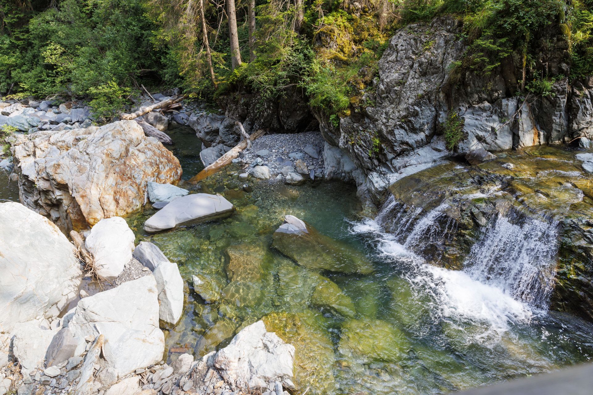 20230627-7579-Gorges_de_la_Dioraz_Servoz_Cascade_de_Pierre_rousse.jpg