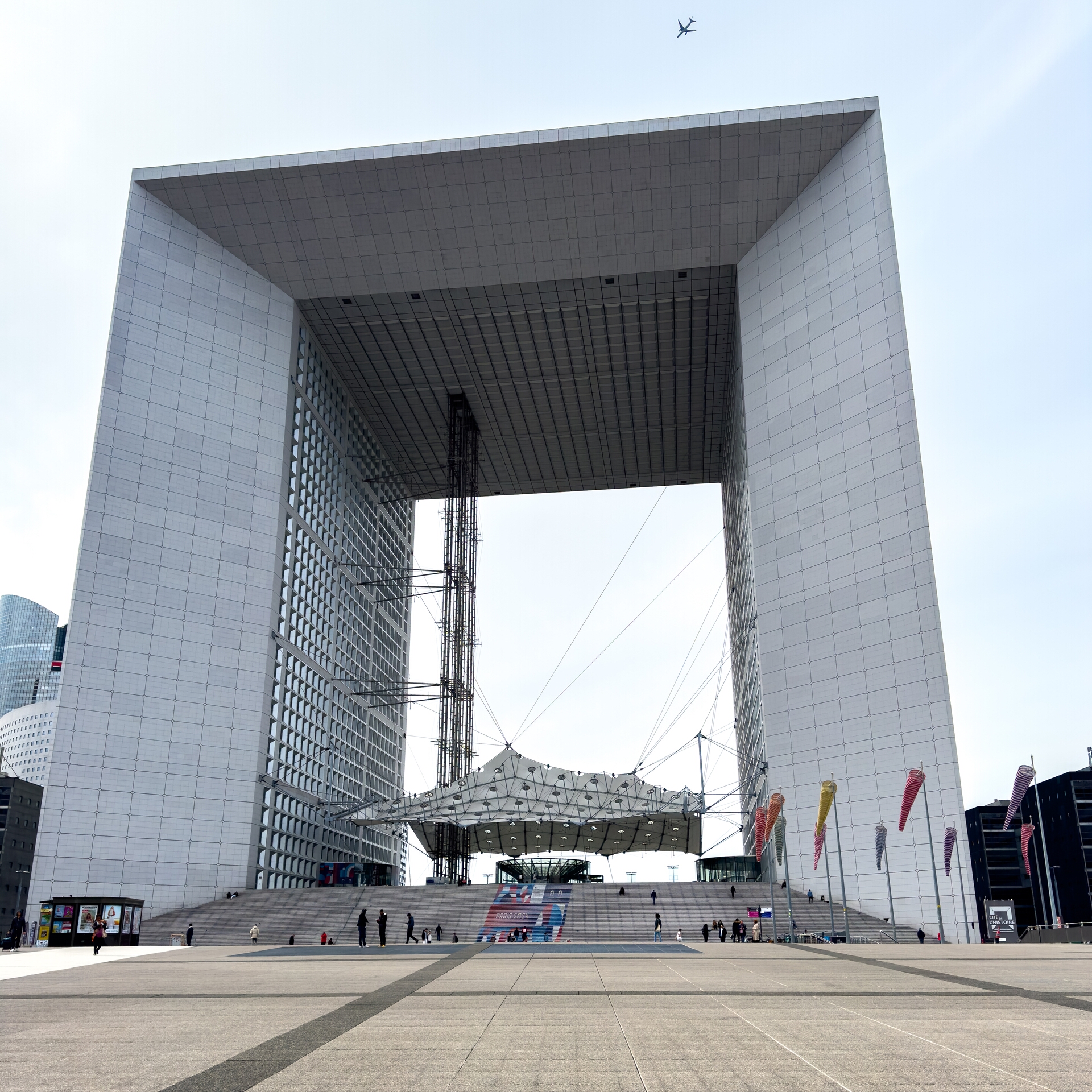 20240325-56 3118-PARIS la defense La Grande Arche 1989 - 20240325-56_3118-PARIS_la_defense_La_Grande_Arche_1989.jpg 20240325-56_3118-PARIS_la_defense_La_Grande_Arche_1989.jpg