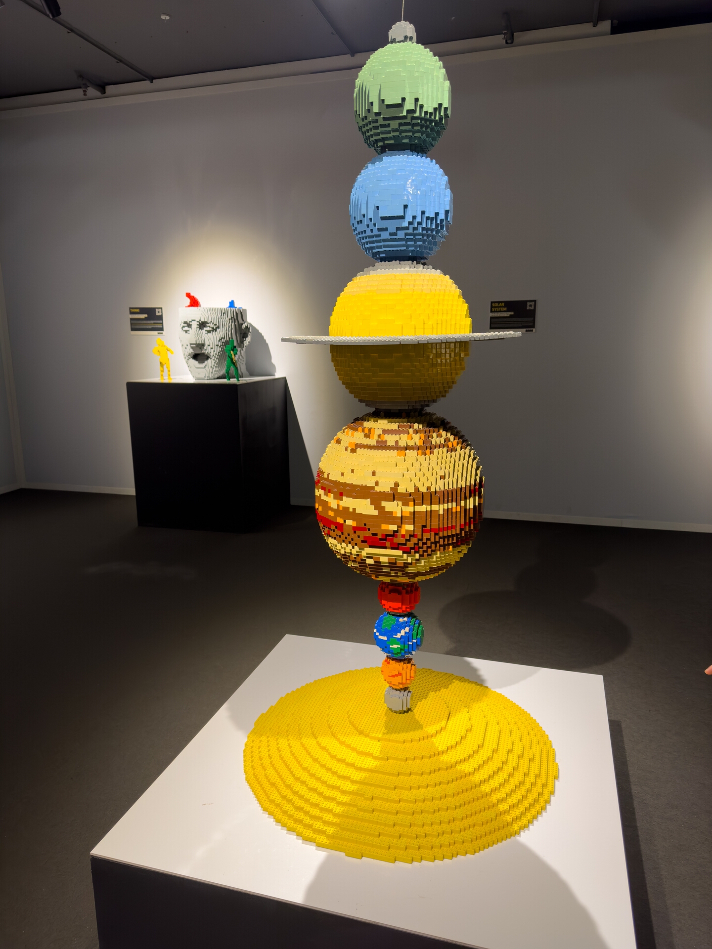 20240325-2813-Paris_expo_lego_solar_system.jpg