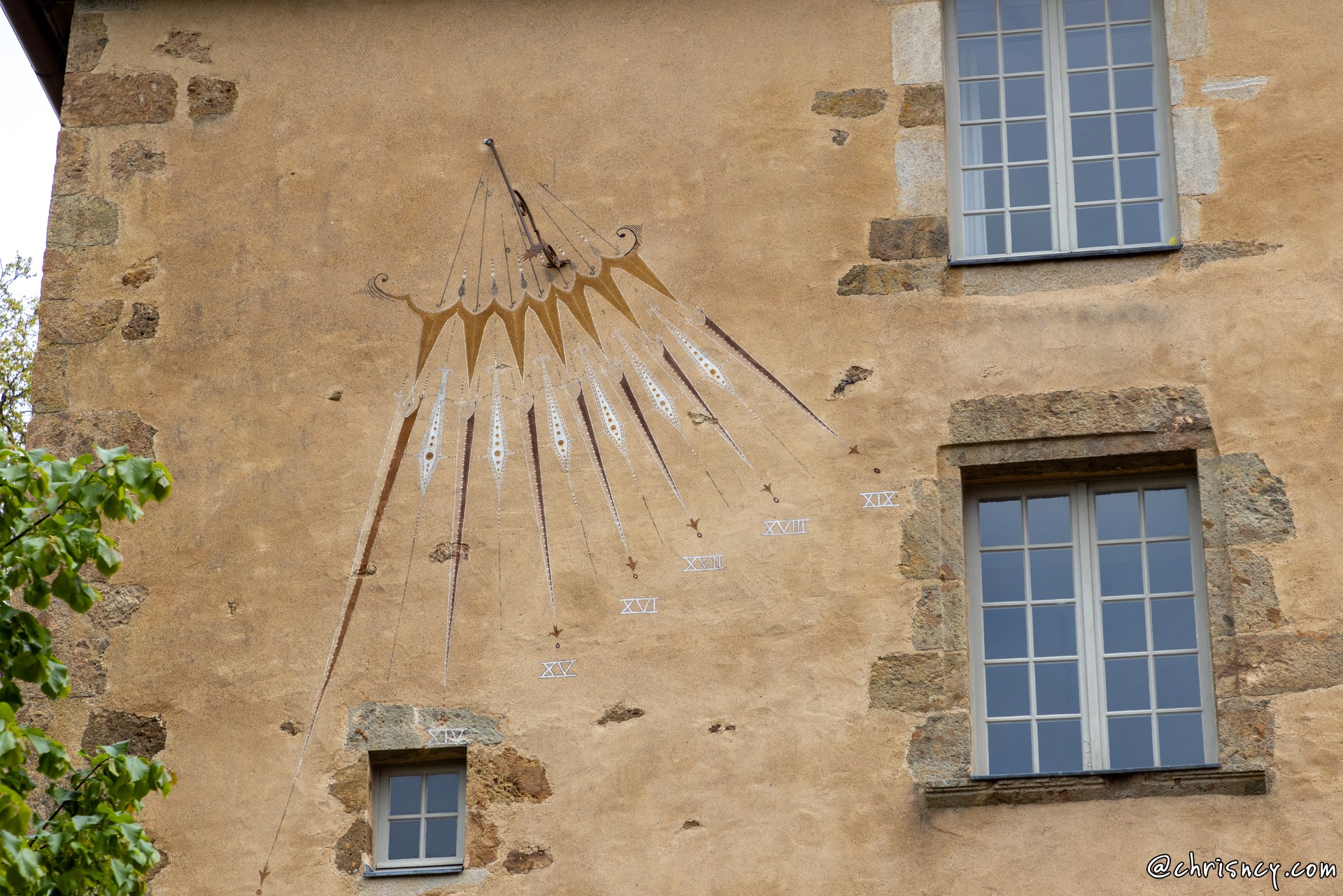 20240427-29 1684-Rochechouart cadran solaire - 20240427-29_1684-Rochechouart_cadran_solaire.jpg 20240427-29_1684-Rochechouart_cadran_solaire.jpg