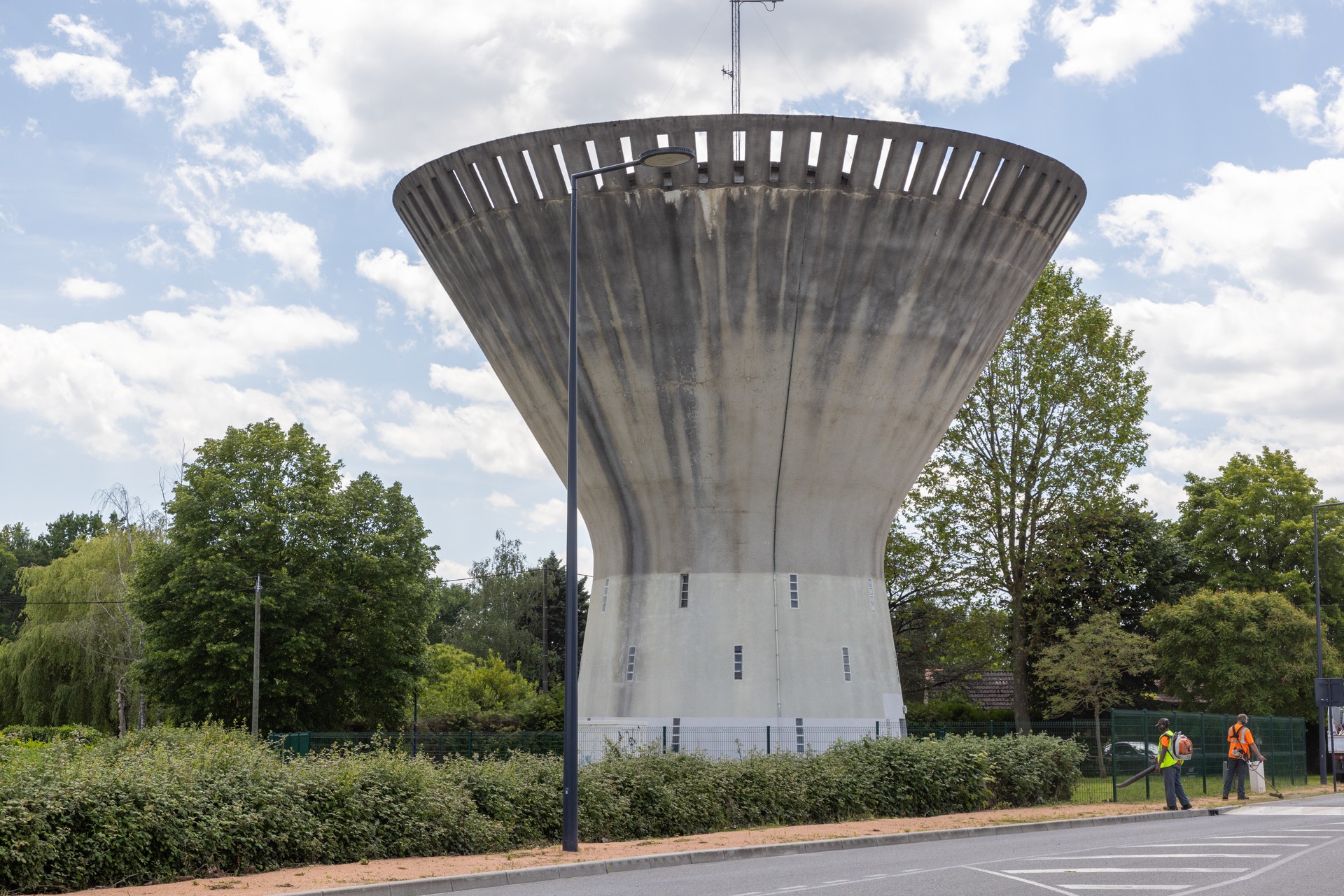 20240605-2149-Bellerive_sur_allier_chateau_eau.jpg
